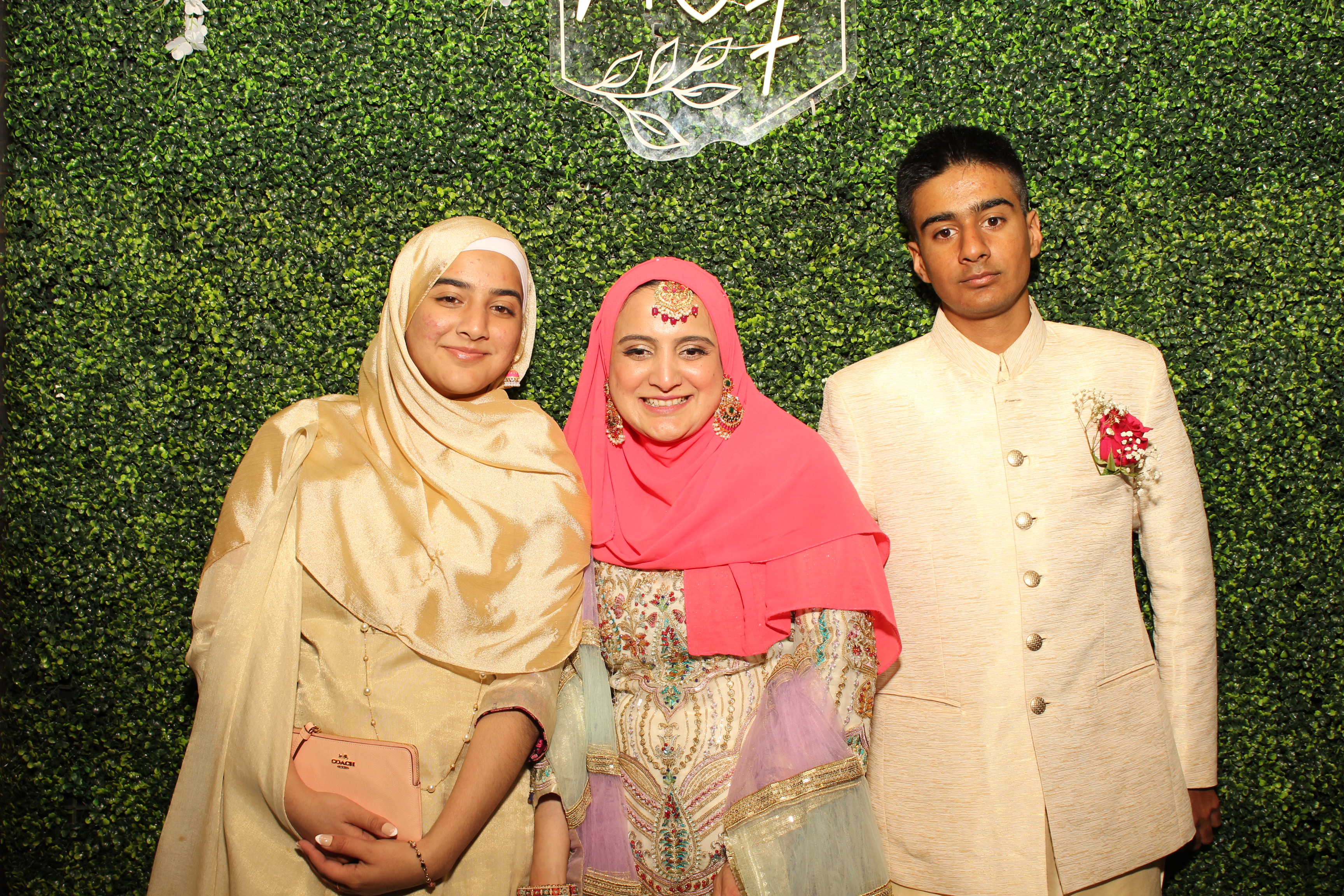 Mehvish & Fayaaz | View more photos from the event at gallery.photoboothcincy.com/u/PhotoBoothCincy/Mehvish-Fayaaz