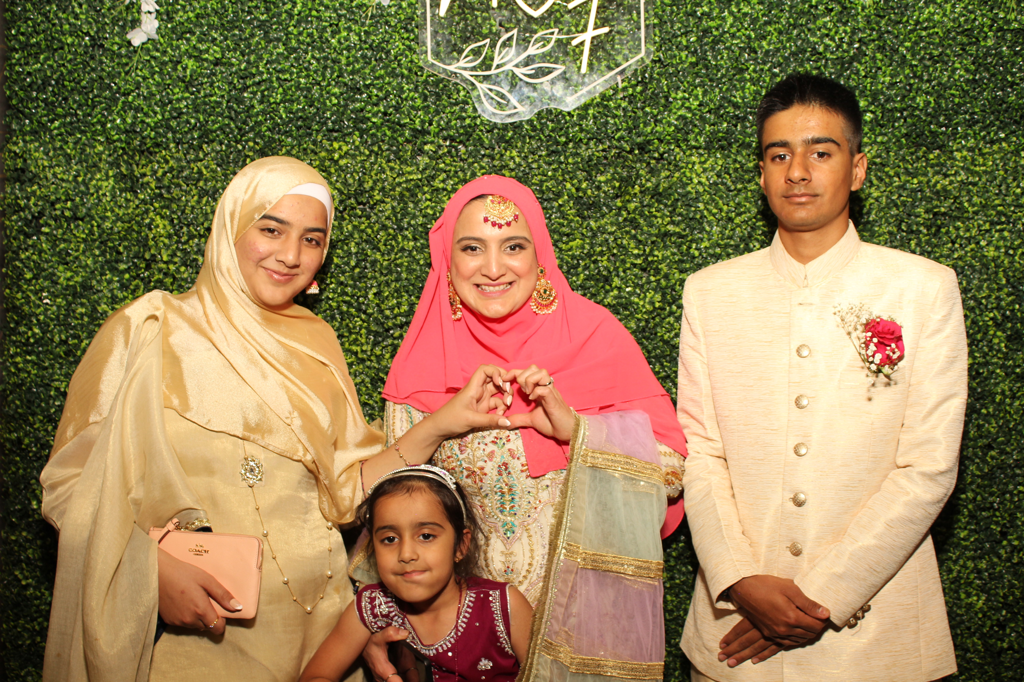 Mehvish & Fayaaz | View more photos from the event at gallery.photoboothcincy.com/u/PhotoBoothCincy/Mehvish-Fayaaz