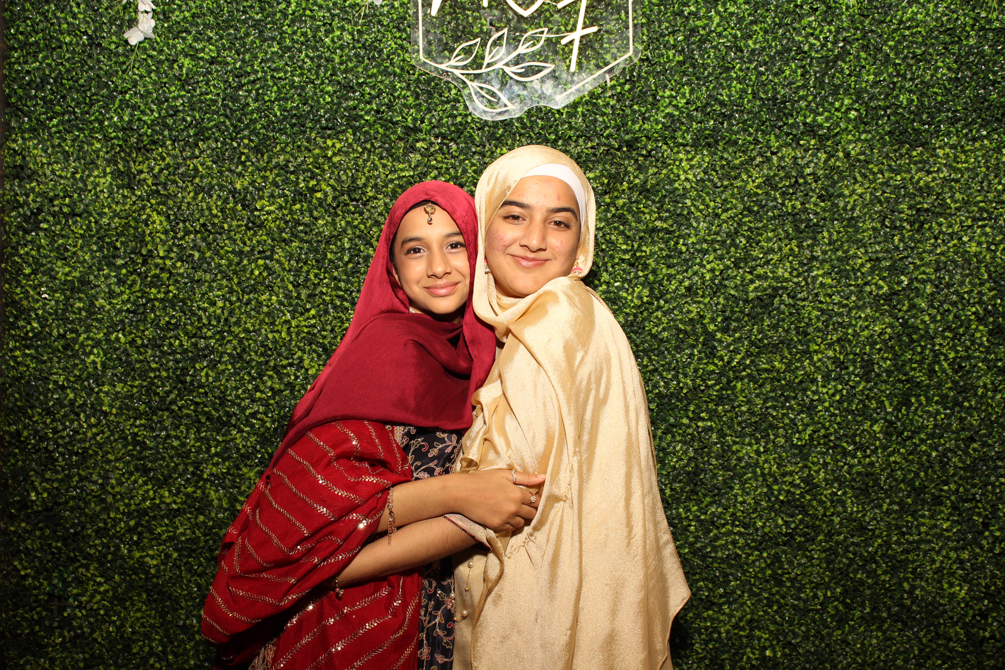 Mehvish & Fayaaz | View more photos from the event at gallery.photoboothcincy.com/u/PhotoBoothCincy/Mehvish-Fayaaz