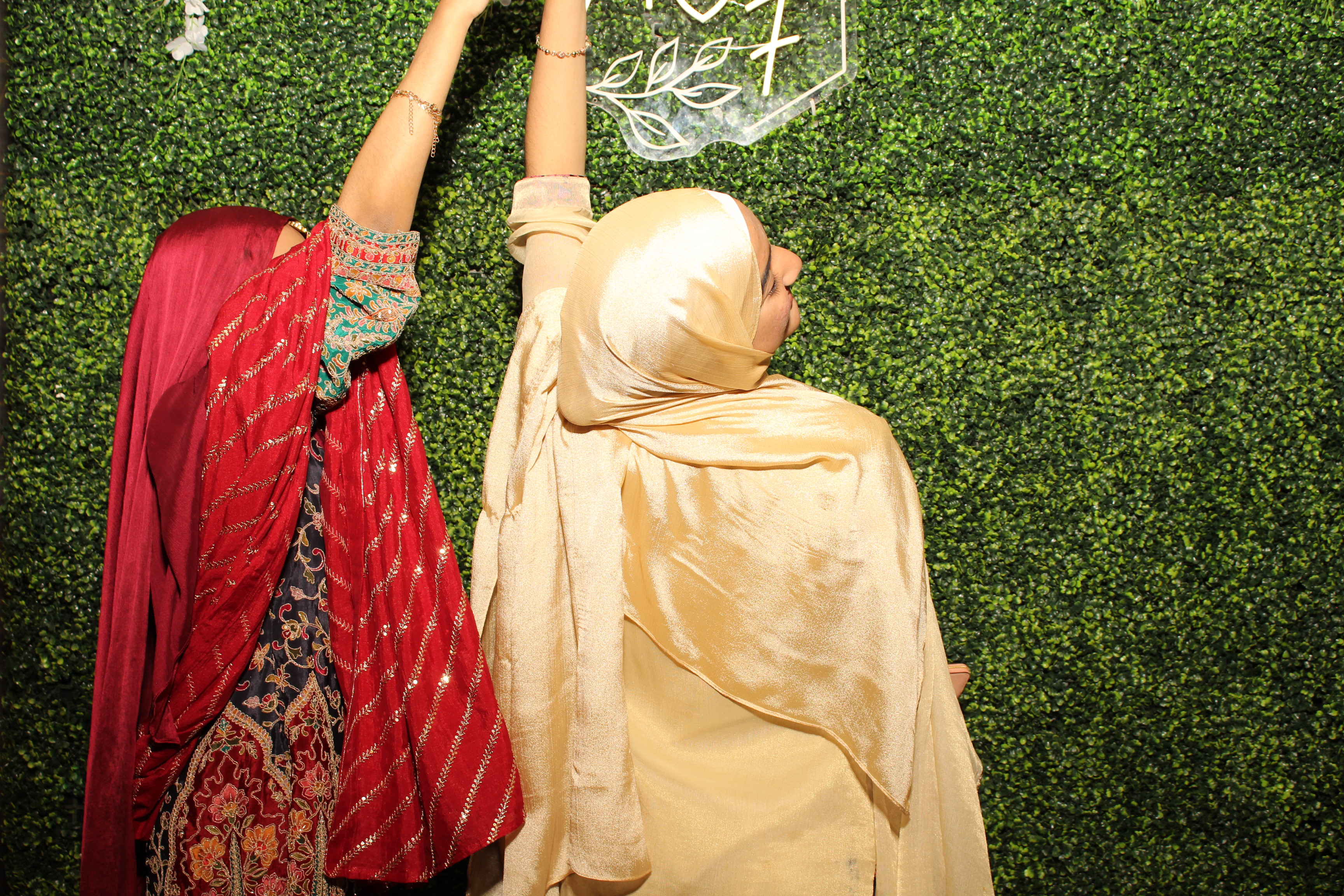 Mehvish & Fayaaz | View more photos from the event at gallery.photoboothcincy.com/u/PhotoBoothCincy/Mehvish-Fayaaz