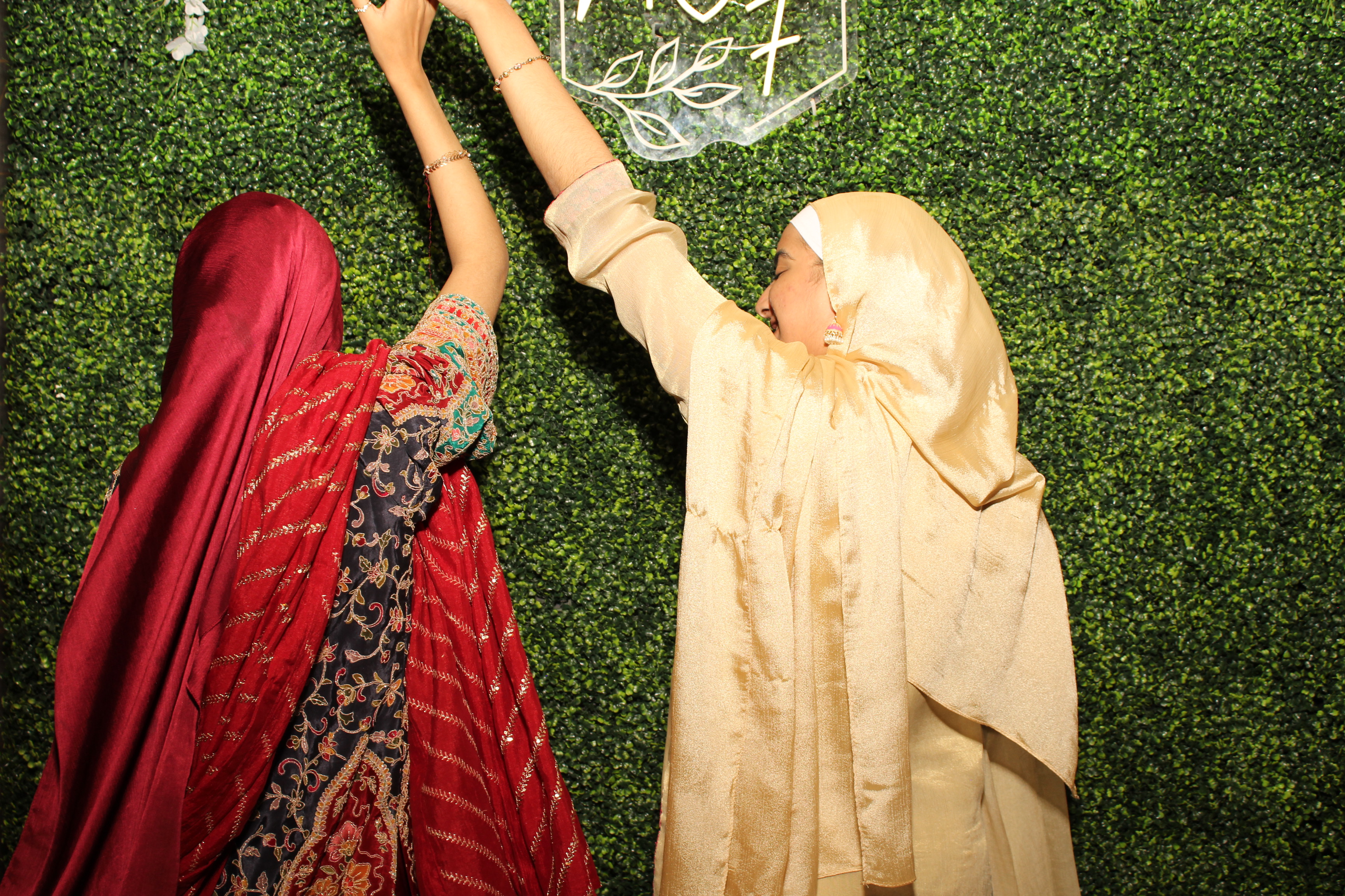 Mehvish & Fayaaz | View more photos from the event at gallery.photoboothcincy.com/u/PhotoBoothCincy/Mehvish-Fayaaz