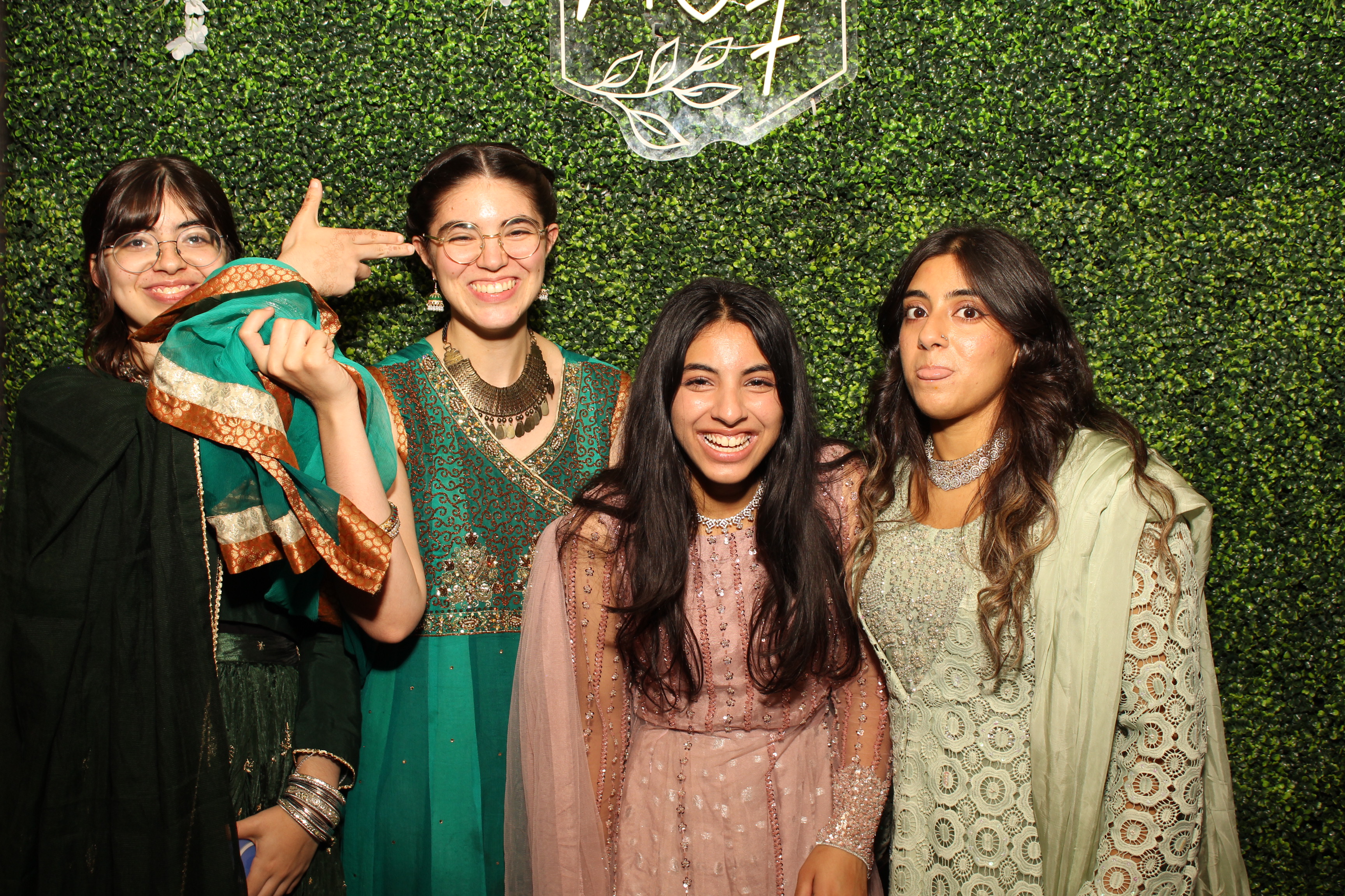 Mehvish & Fayaaz | View more photos from the event at gallery.photoboothcincy.com/u/PhotoBoothCincy/Mehvish-Fayaaz