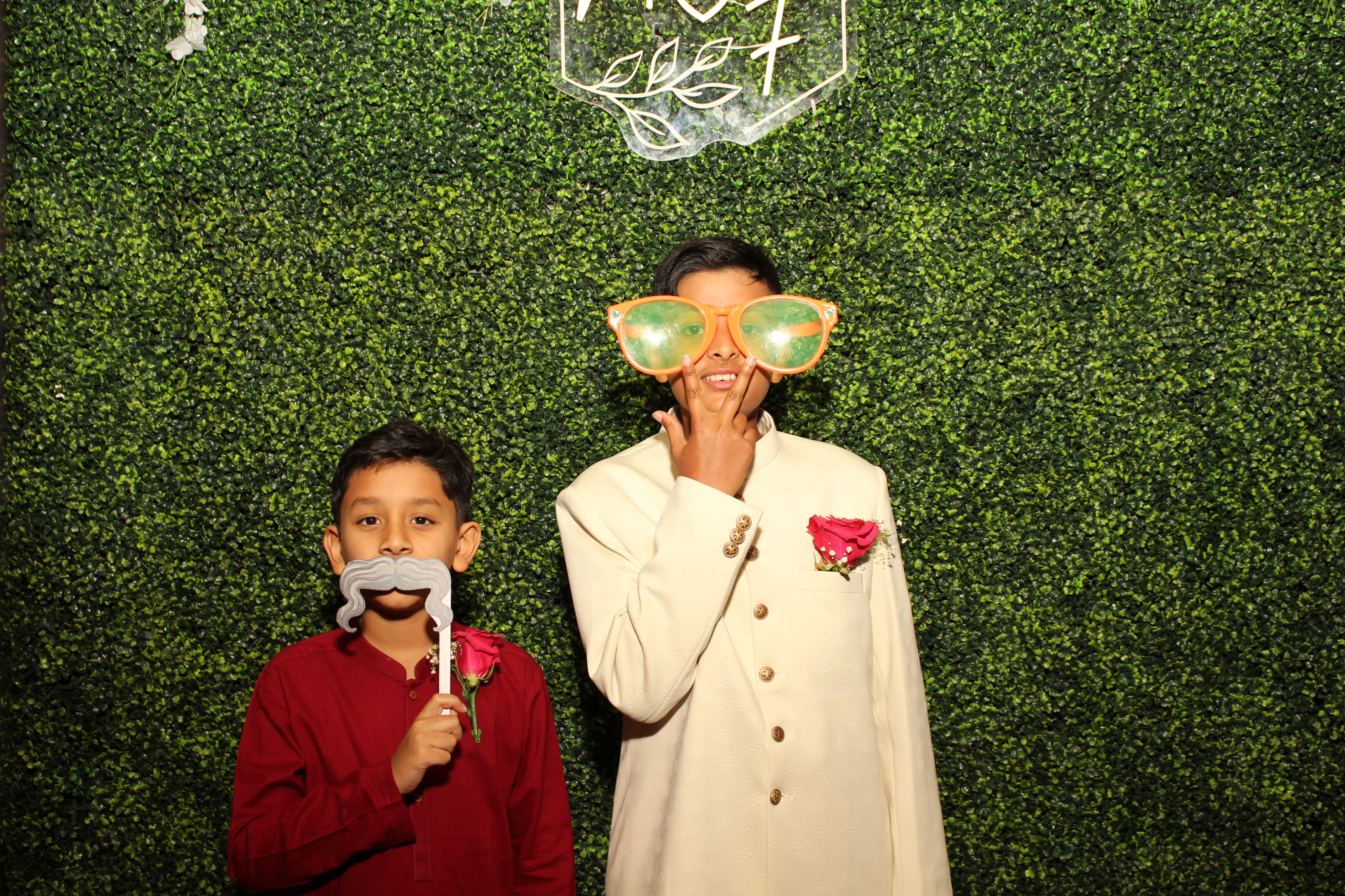 Mehvish & Fayaaz | View more photos from the event at gallery.photoboothcincy.com/u/PhotoBoothCincy/Mehvish-Fayaaz