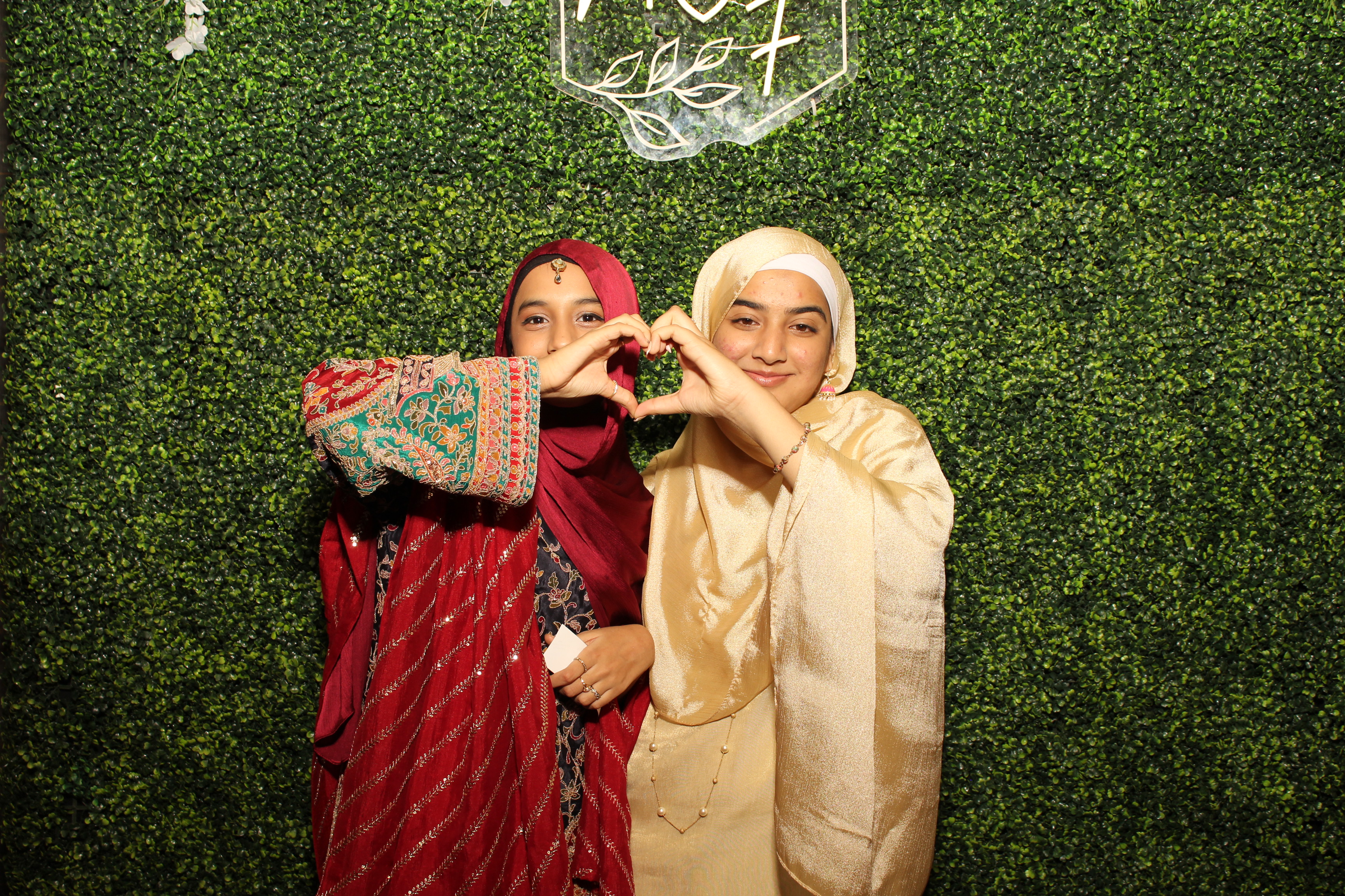 Mehvish & Fayaaz | View more photos from the event at gallery.photoboothcincy.com/u/PhotoBoothCincy/Mehvish-Fayaaz