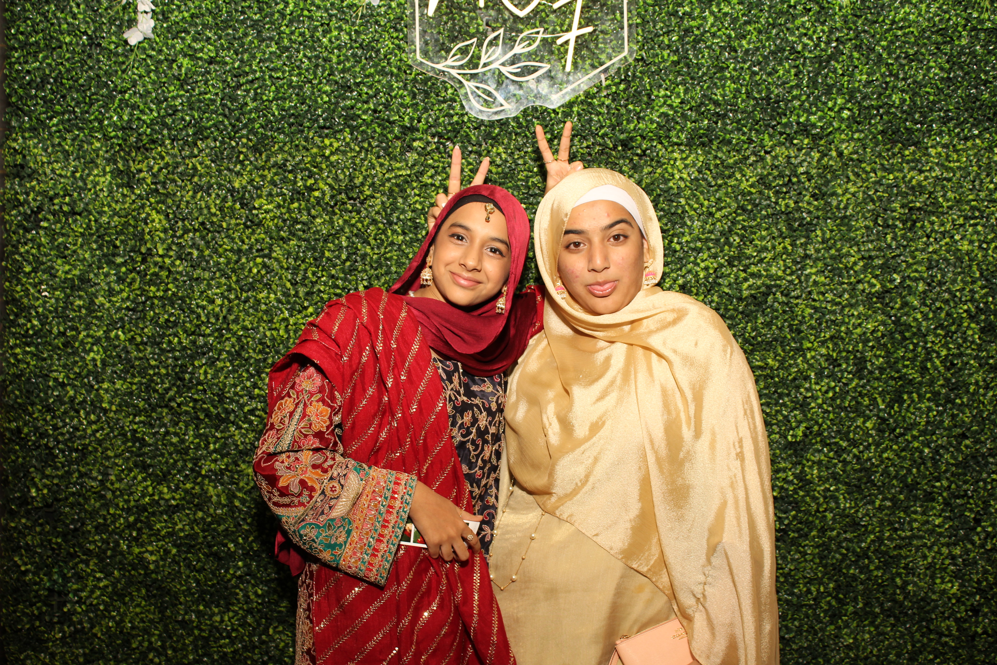 Mehvish & Fayaaz | View more photos from the event at gallery.photoboothcincy.com/u/PhotoBoothCincy/Mehvish-Fayaaz