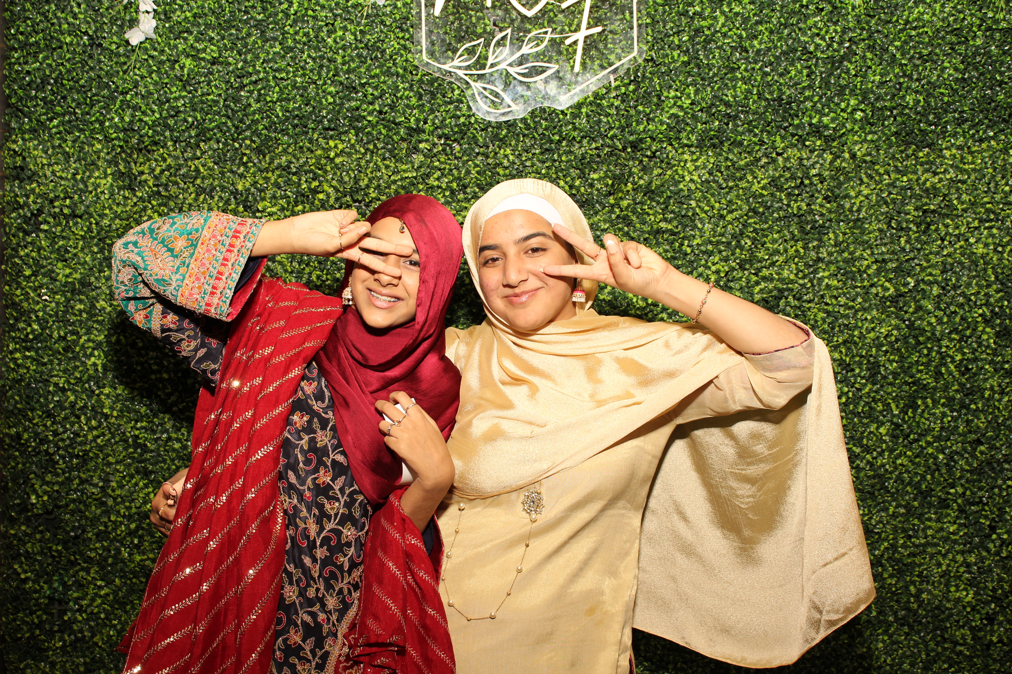 Mehvish & Fayaaz | View more photos from the event at gallery.photoboothcincy.com/u/PhotoBoothCincy/Mehvish-Fayaaz