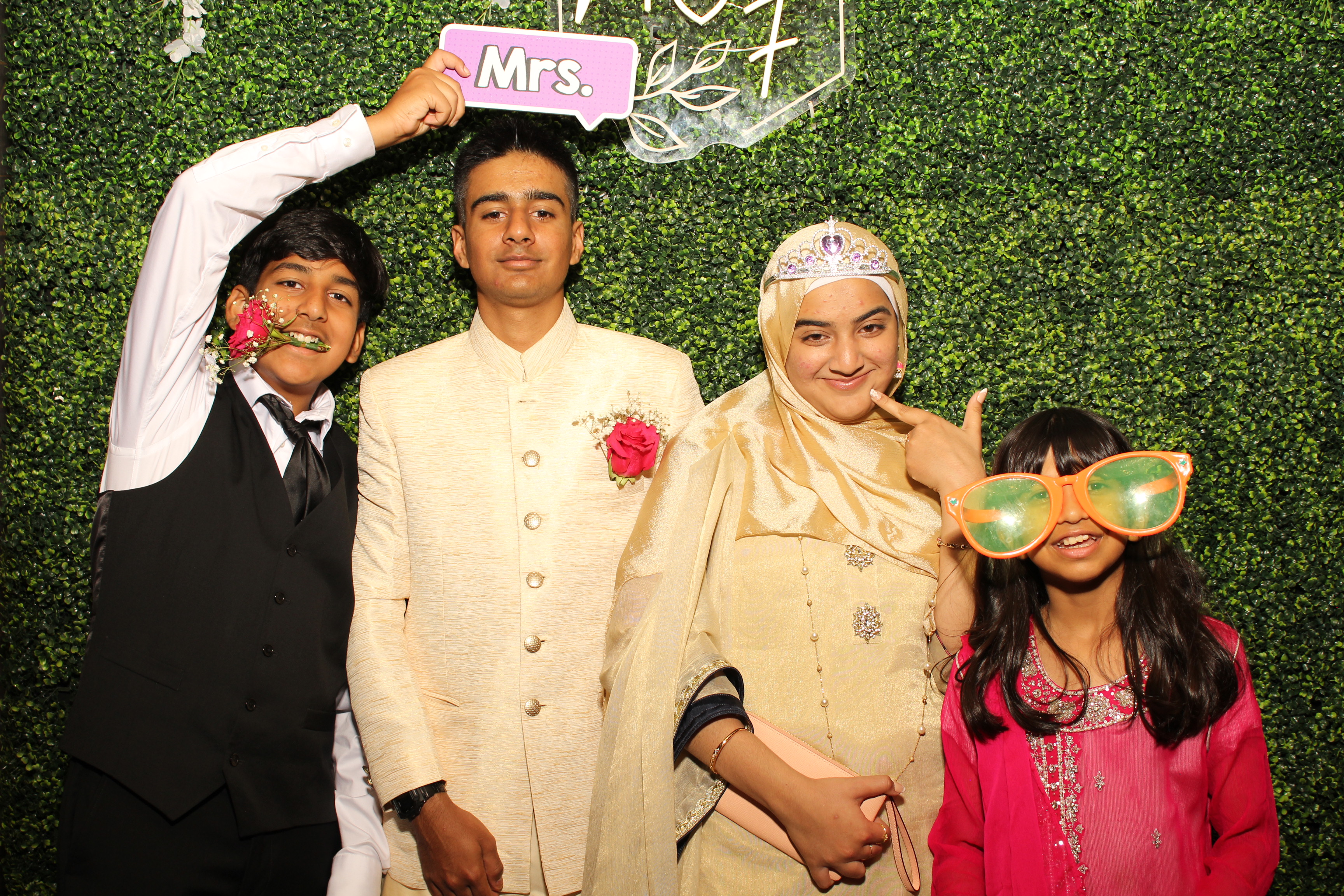 Mehvish & Fayaaz | View more photos from the event at gallery.photoboothcincy.com/u/PhotoBoothCincy/Mehvish-Fayaaz