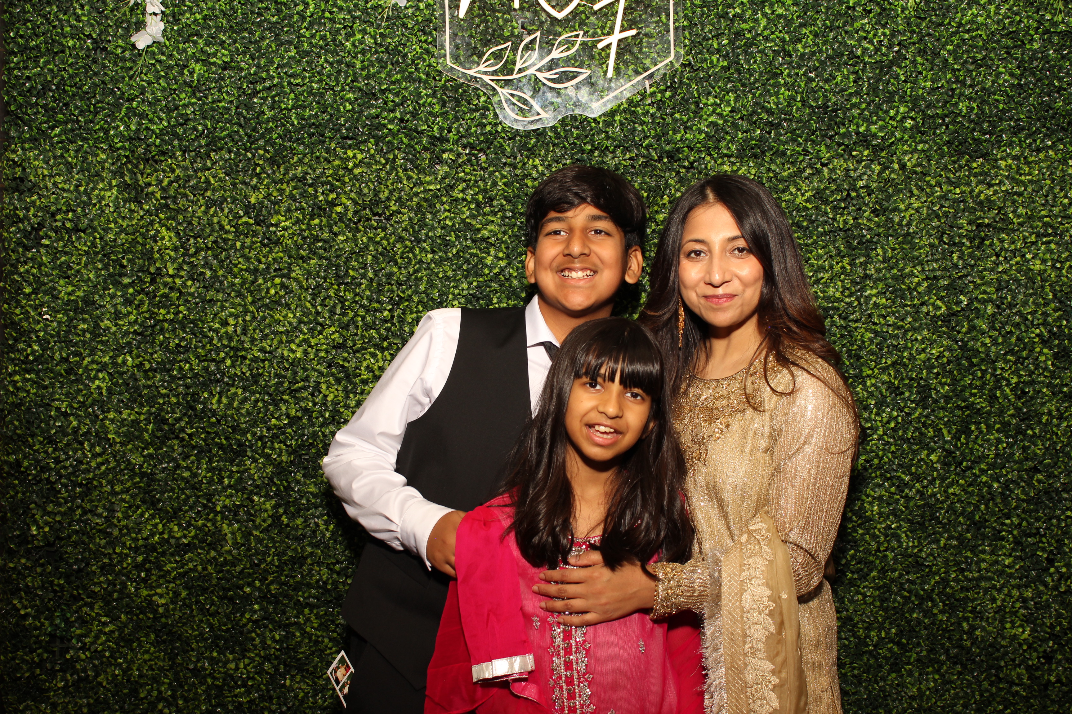 Mehvish & Fayaaz | View more photos from the event at gallery.photoboothcincy.com/u/PhotoBoothCincy/Mehvish-Fayaaz