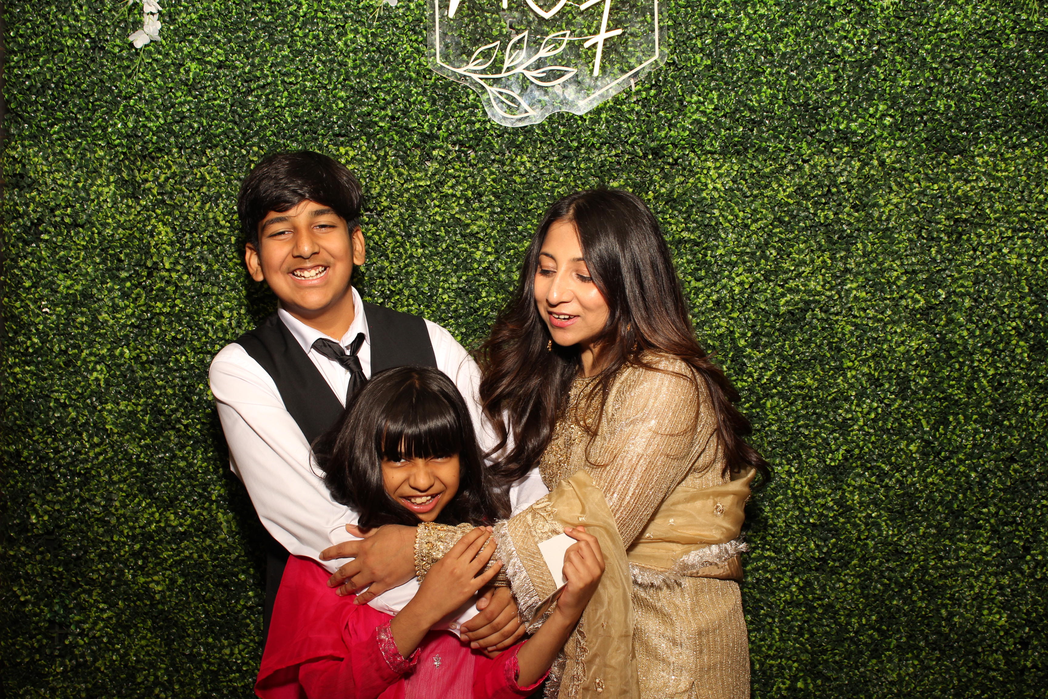 Mehvish & Fayaaz | View more photos from the event at gallery.photoboothcincy.com/u/PhotoBoothCincy/Mehvish-Fayaaz