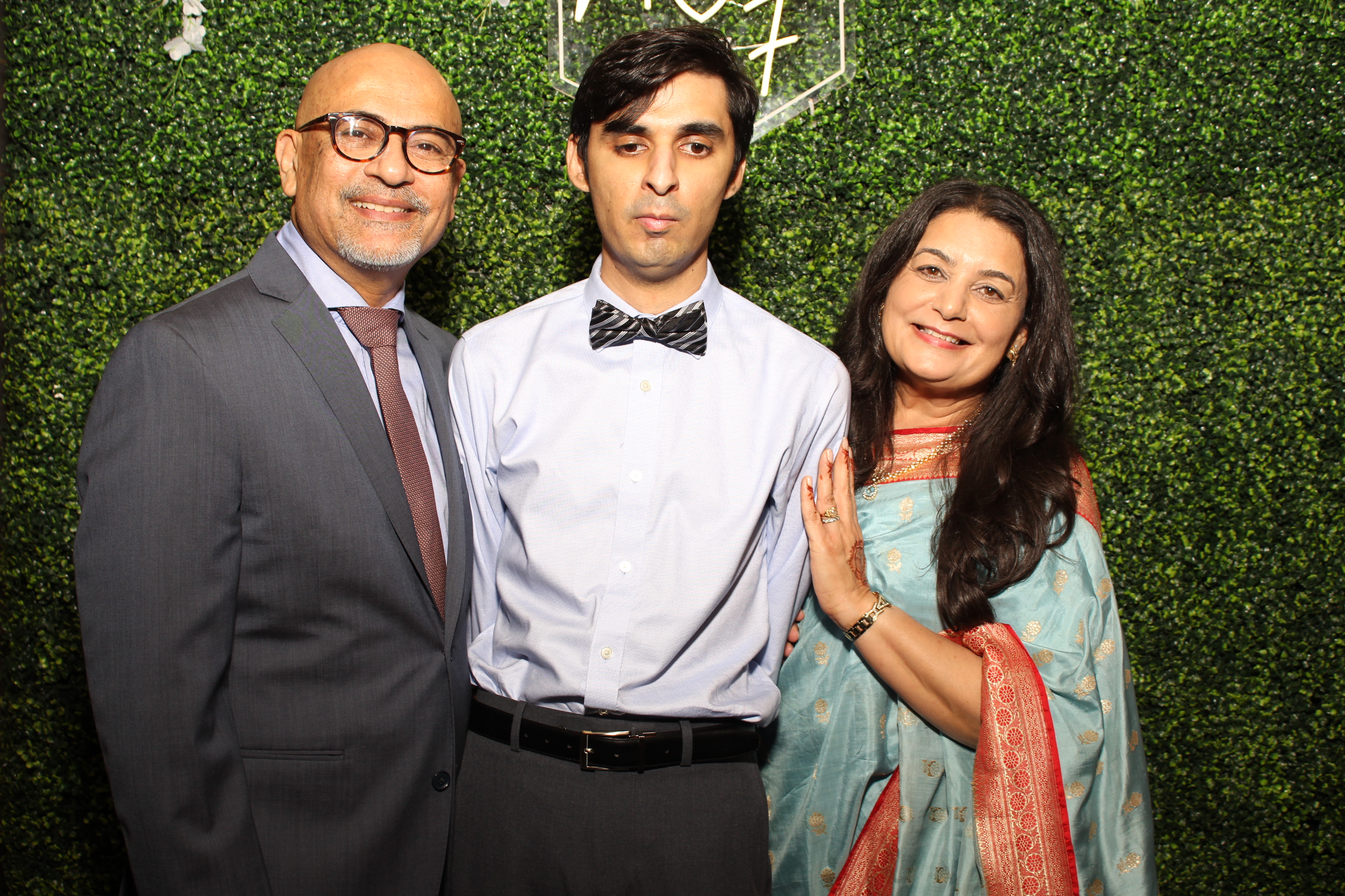 Mehvish & Fayaaz | View more photos from the event at gallery.photoboothcincy.com/u/PhotoBoothCincy/Mehvish-Fayaaz