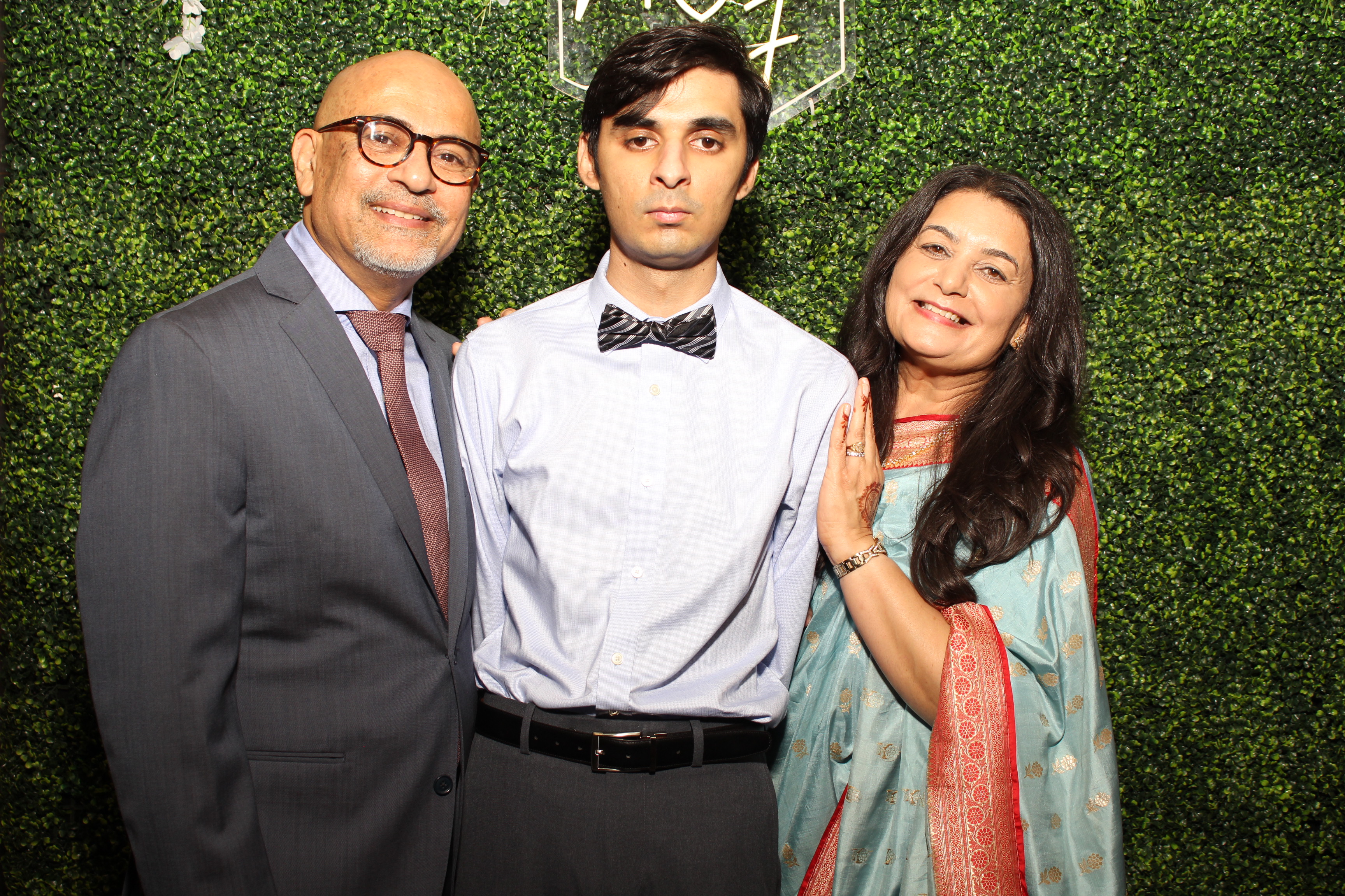 Mehvish & Fayaaz | View more photos from the event at gallery.photoboothcincy.com/u/PhotoBoothCincy/Mehvish-Fayaaz