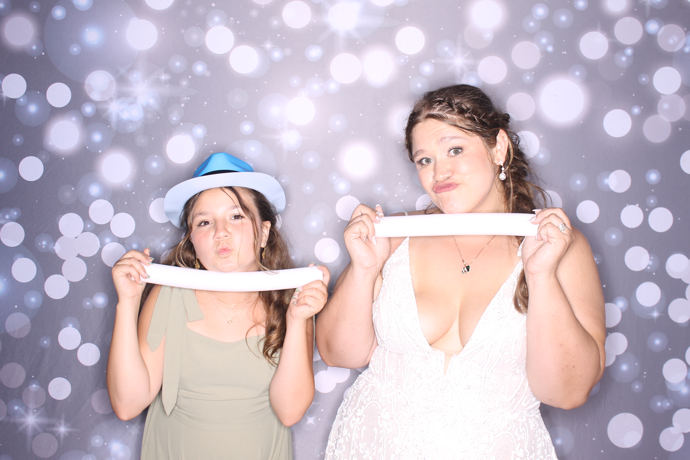 Melissa & Michael | View more photos from the event at gallery.photoboothcincy.com/u/PhotoBoothCincy/Melissa-Michael
