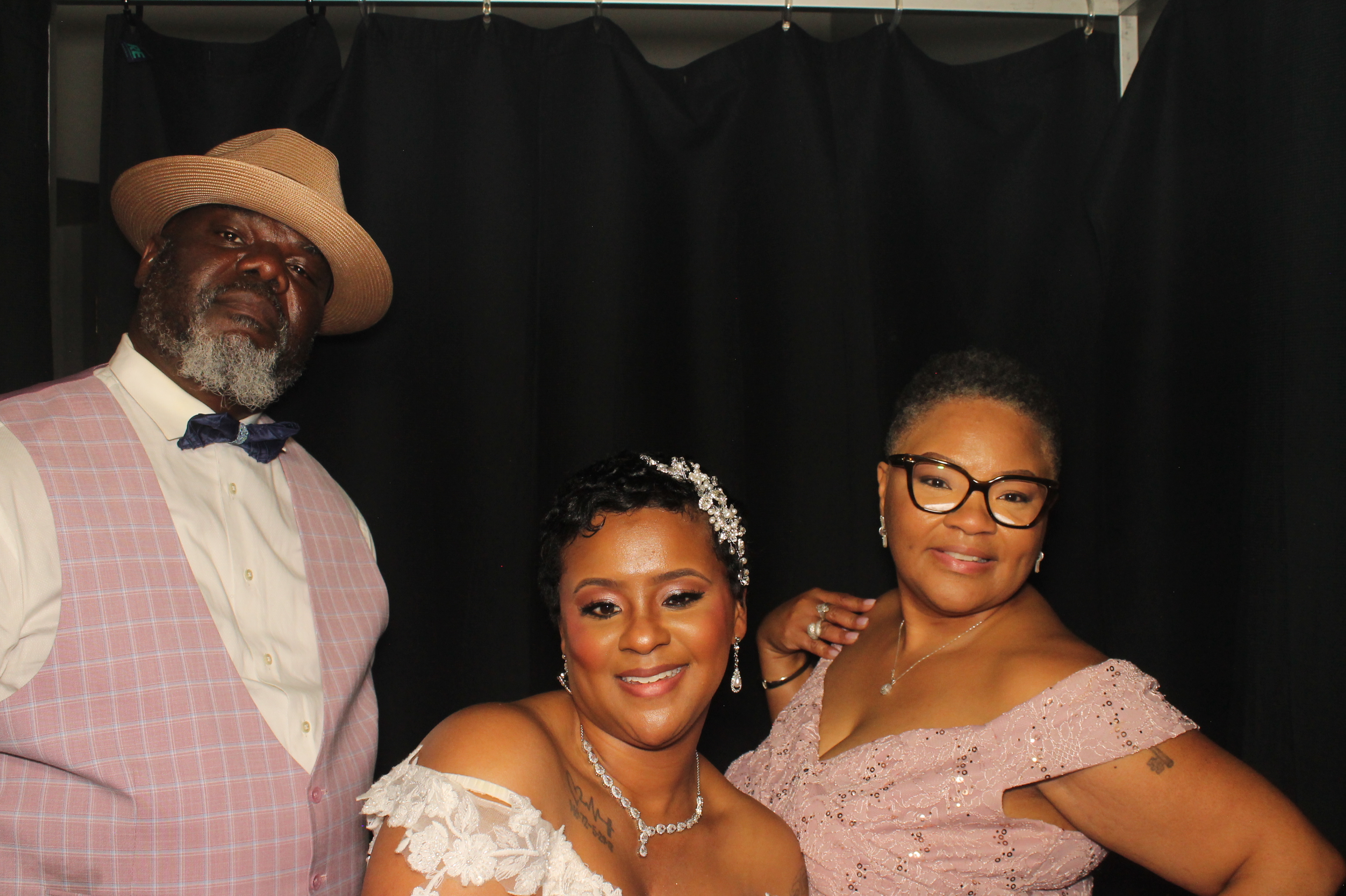 Michael and Diara's Wedding | View more photos from the event at gallery.photoboothcincy.com/u/PhotoBoothCincy/Michael-and-Diaras-Wedding