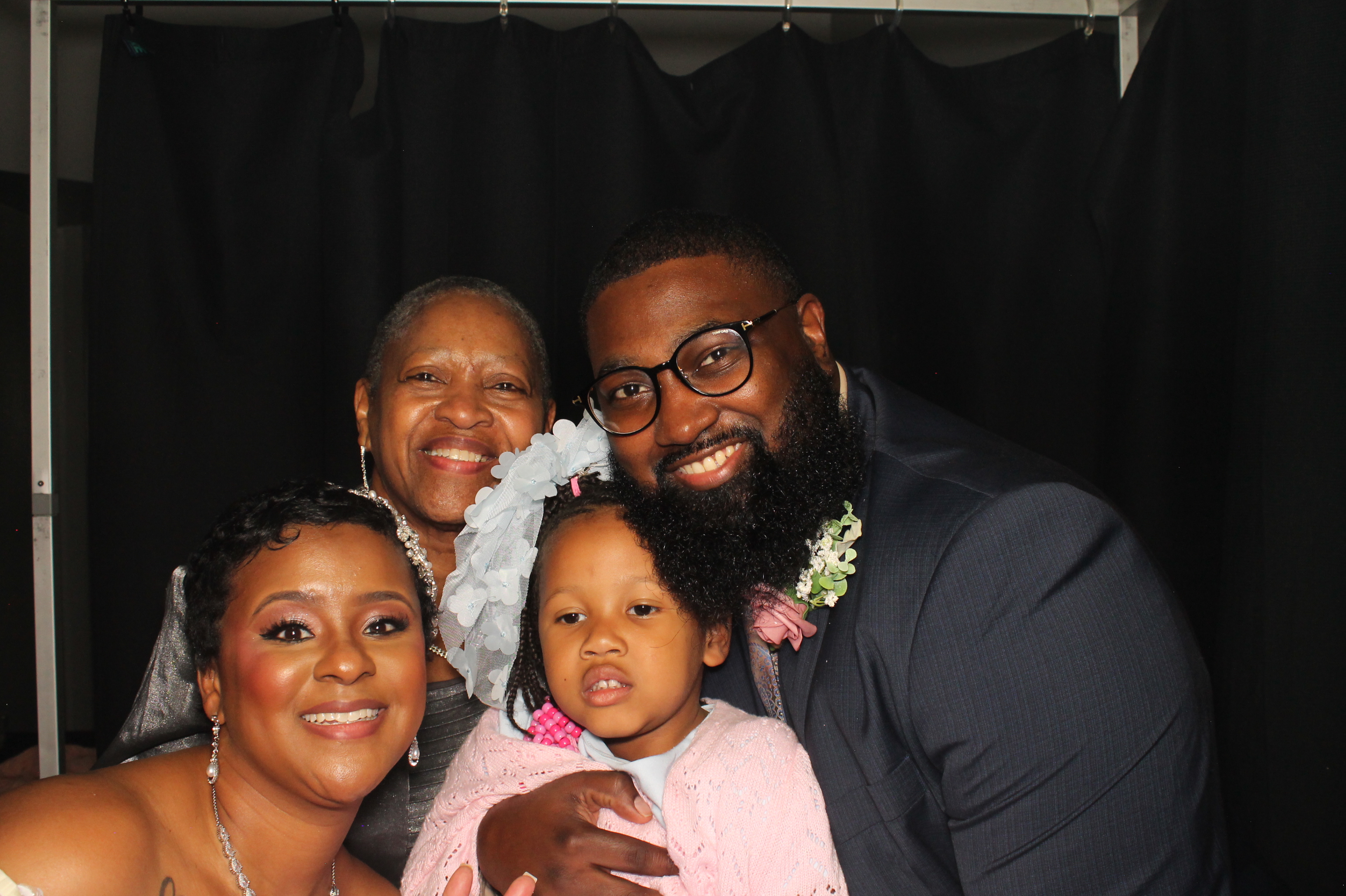 Michael and Diara's Wedding | View more photos from the event at gallery.photoboothcincy.com/u/PhotoBoothCincy/Michael-and-Diaras-Wedding
