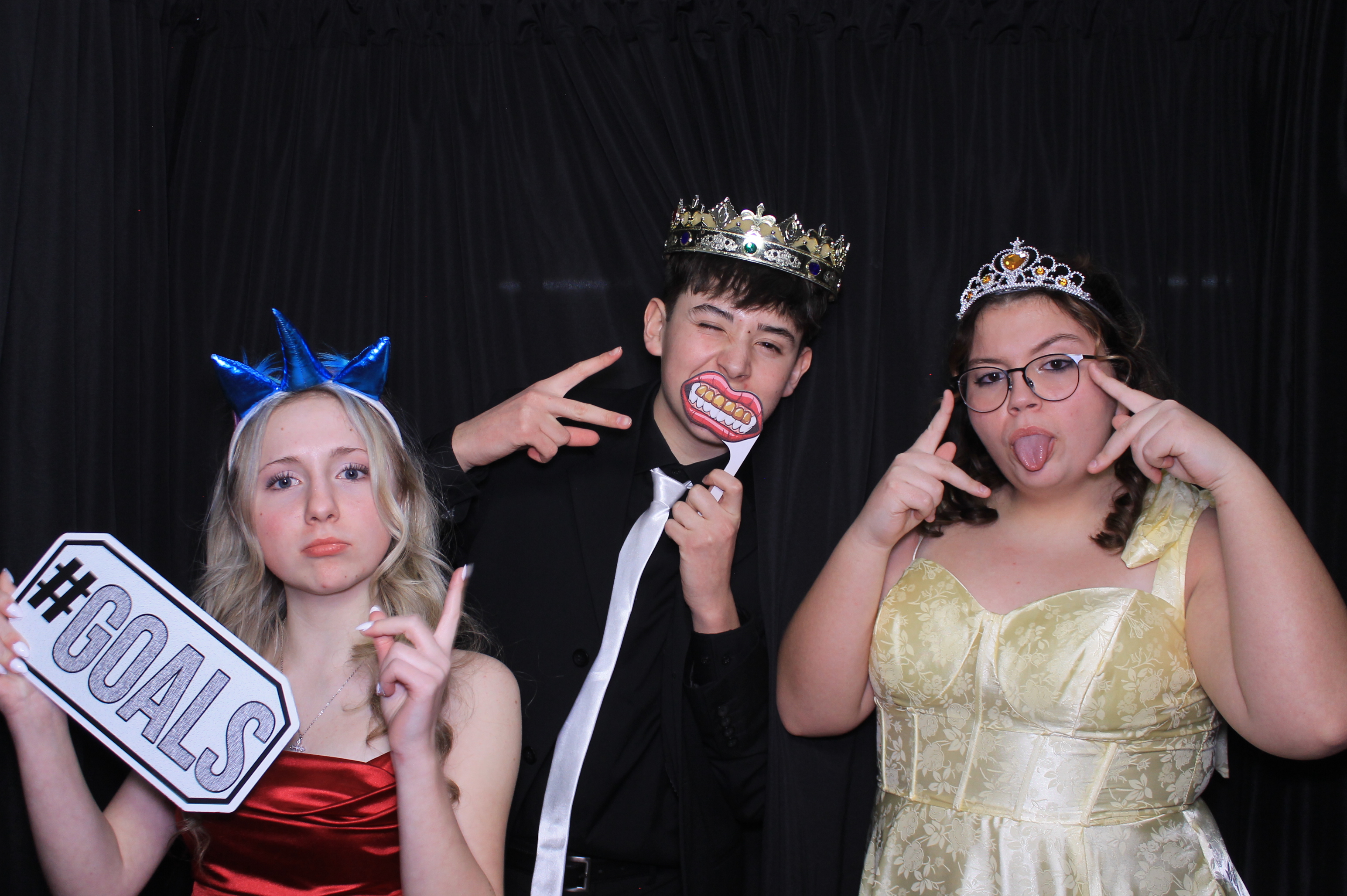 Middletown Christian HOCO | View more photos from the event at gallery.photoboothcincy.com/u/PhotoBoothCincy/Middletown-Christian-HOCO