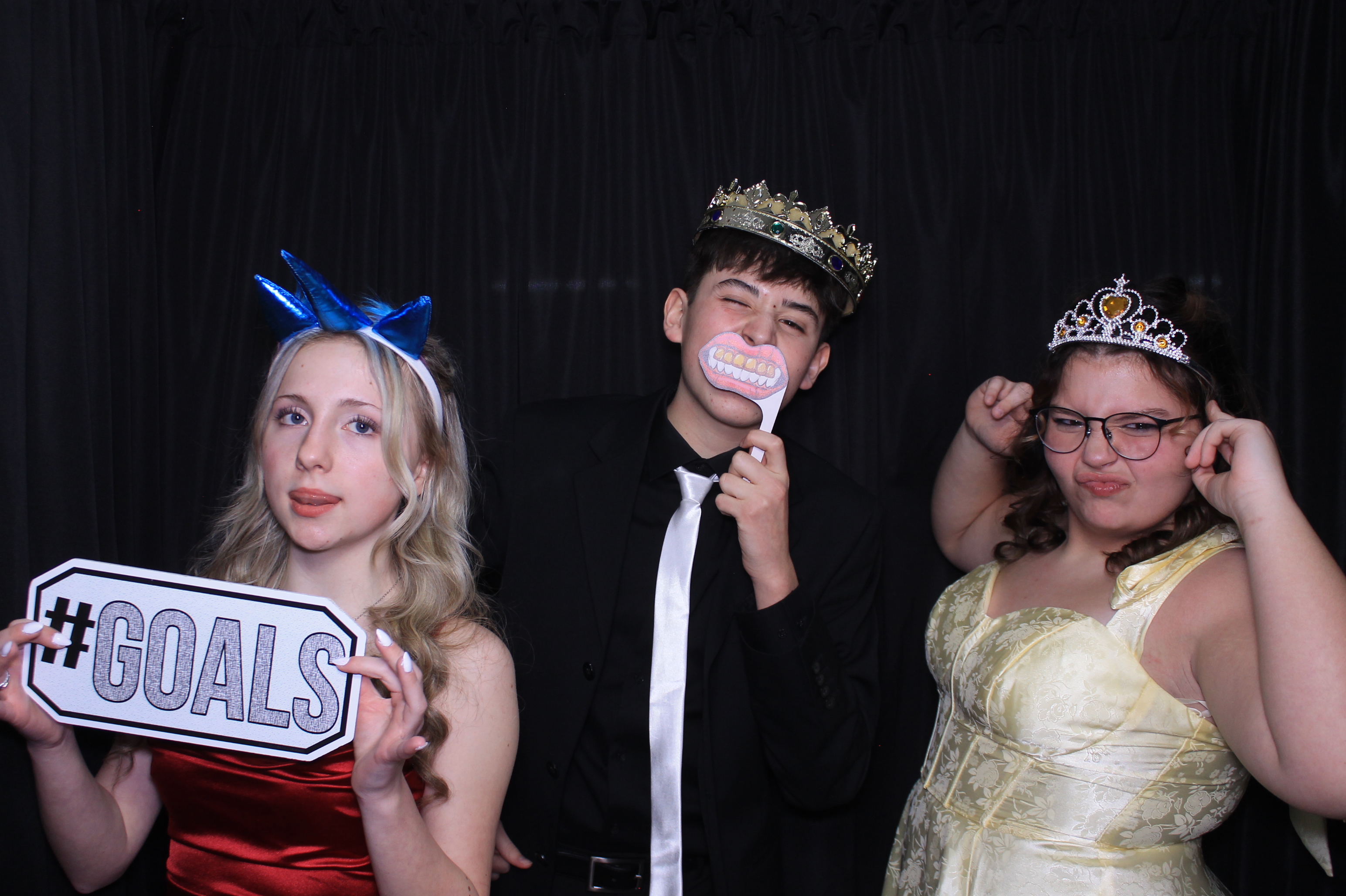 Middletown Christian HOCO | View more photos from the event at gallery.photoboothcincy.com/u/PhotoBoothCincy/Middletown-Christian-HOCO