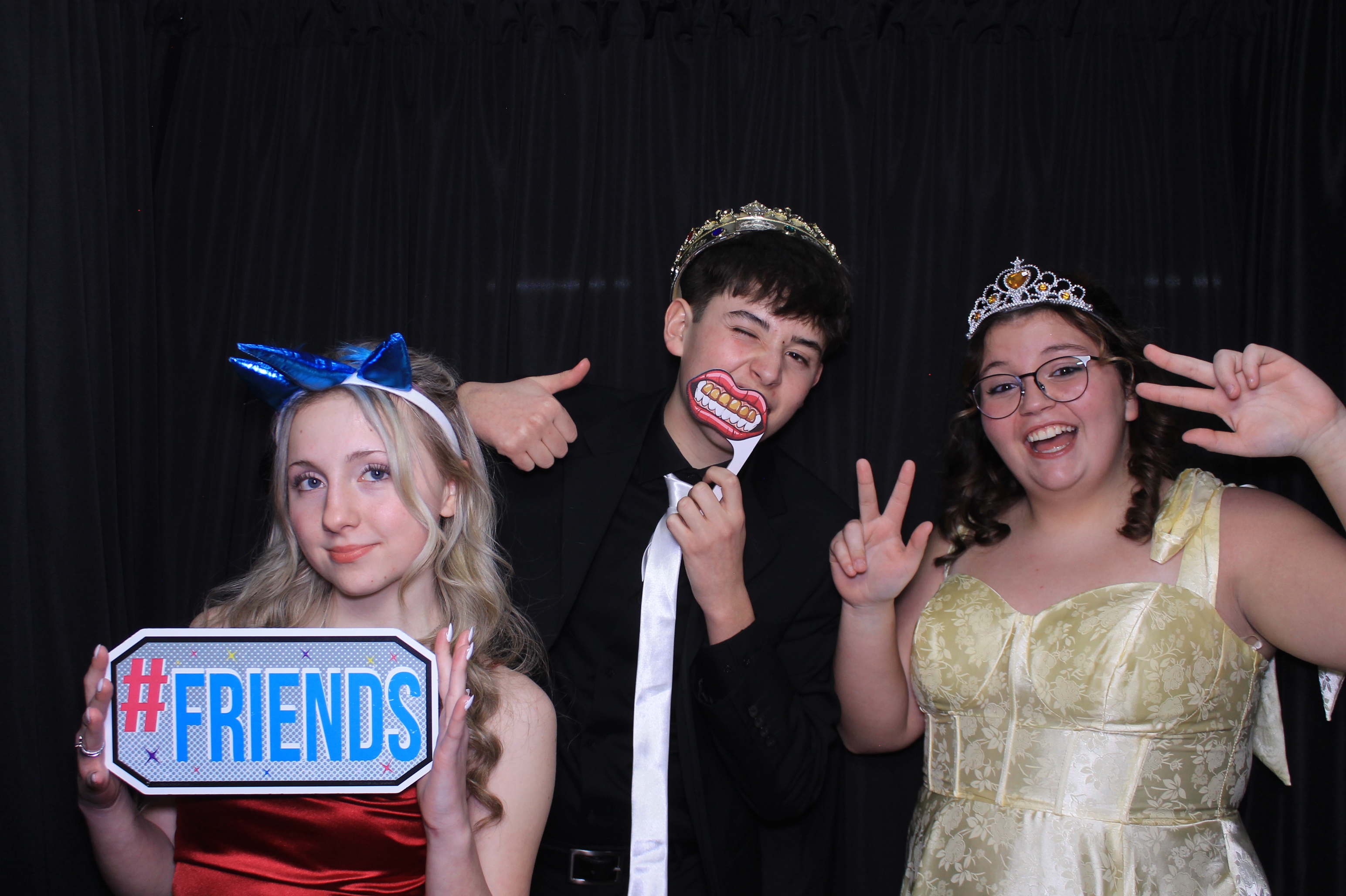 Middletown Christian HOCO | View more photos from the event at gallery.photoboothcincy.com/u/PhotoBoothCincy/Middletown-Christian-HOCO