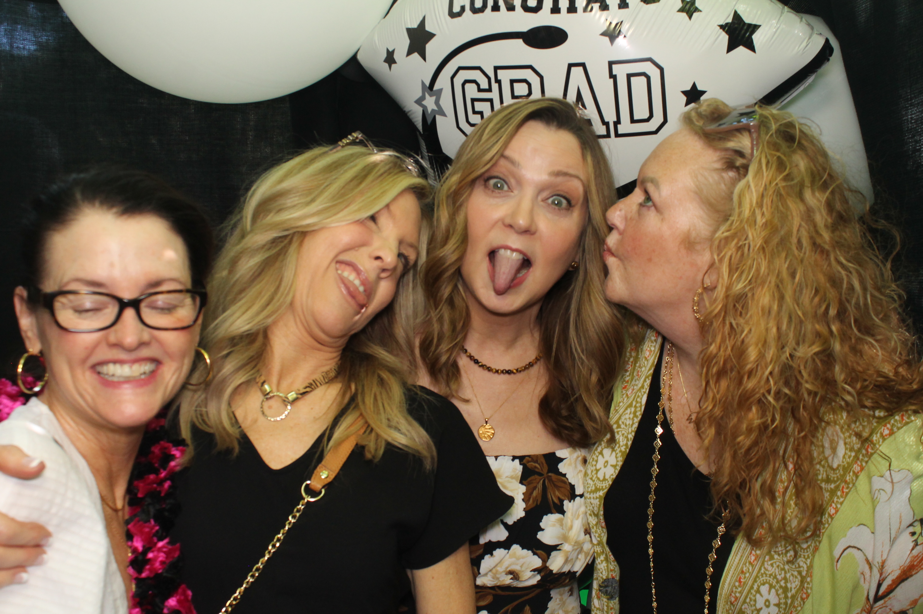 Mitchell's Grad Party | View more photos from the event at gallery.photoboothcincy.com/u/PhotoBoothCincy/Mitchells-Grad-Party