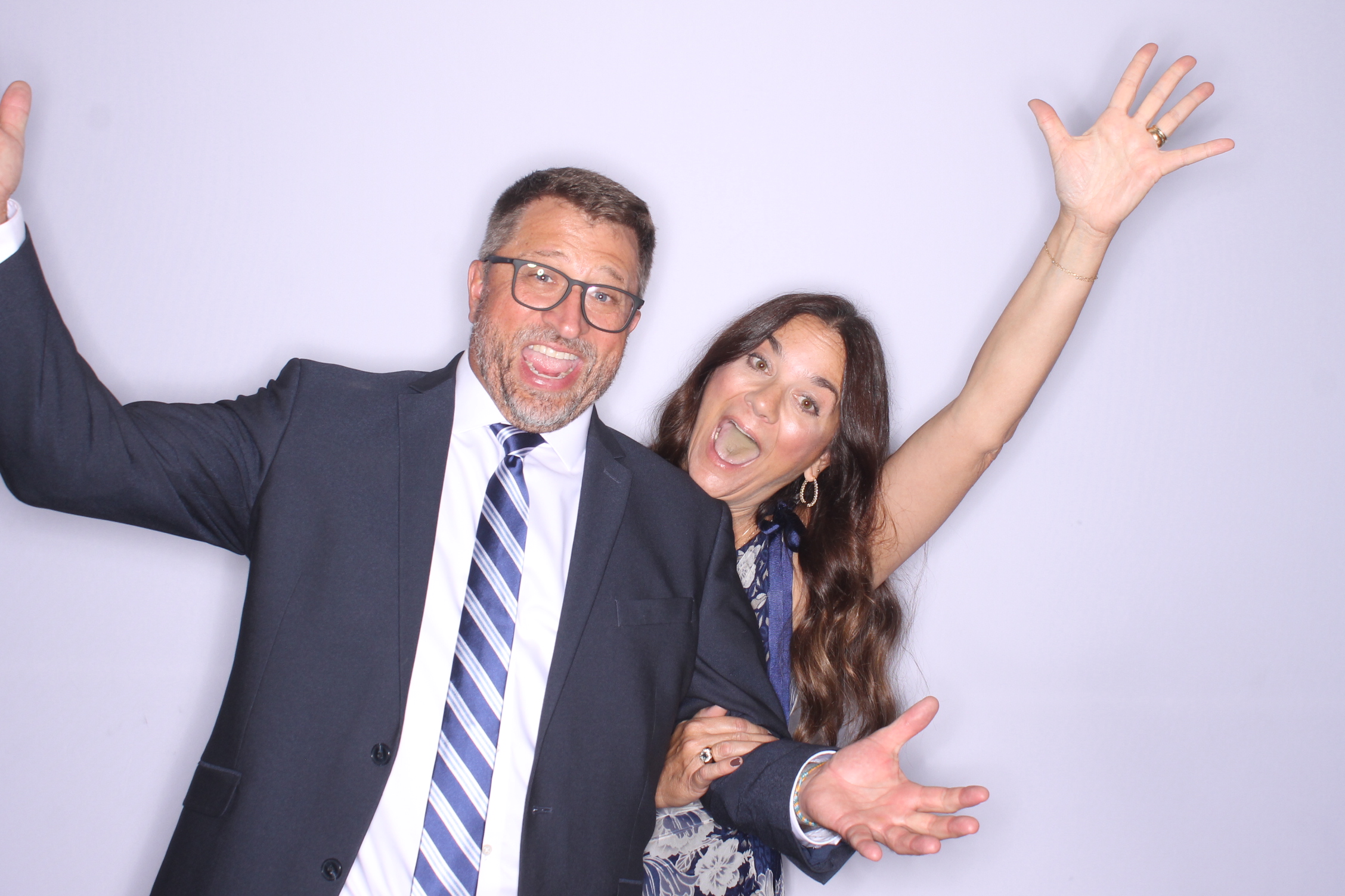 Noah & Sarah | View more photos from the event at gallery.photoboothcincy.com/u/PhotoBoothCincy/Noah-Sarah