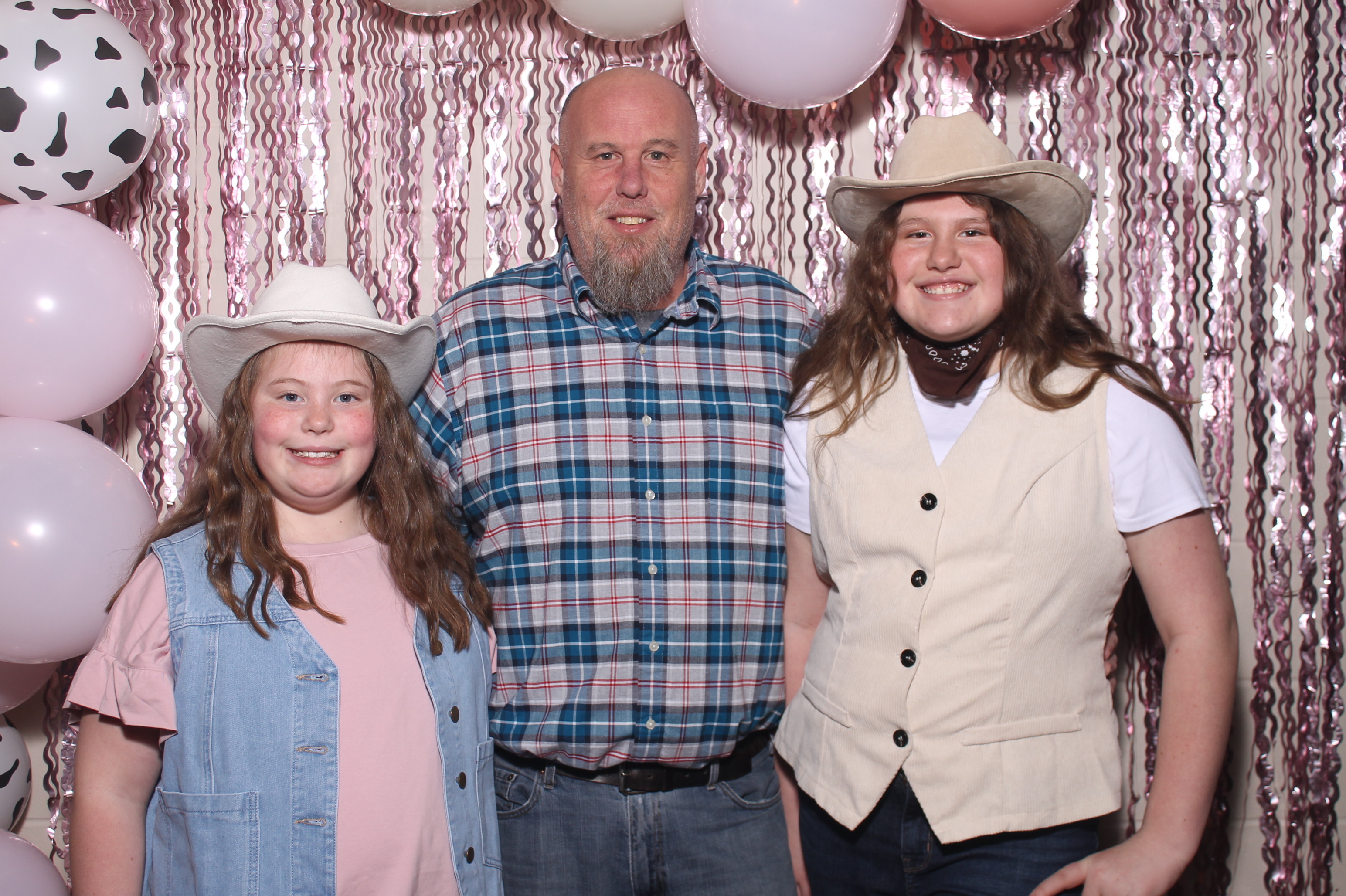 Queen of Peace Father Daughter Dance | View more photos from the event at gallery.photoboothcincy.com/u/PhotoBoothCincy/Queen-of-Peace-Father-Daughter-Dance
