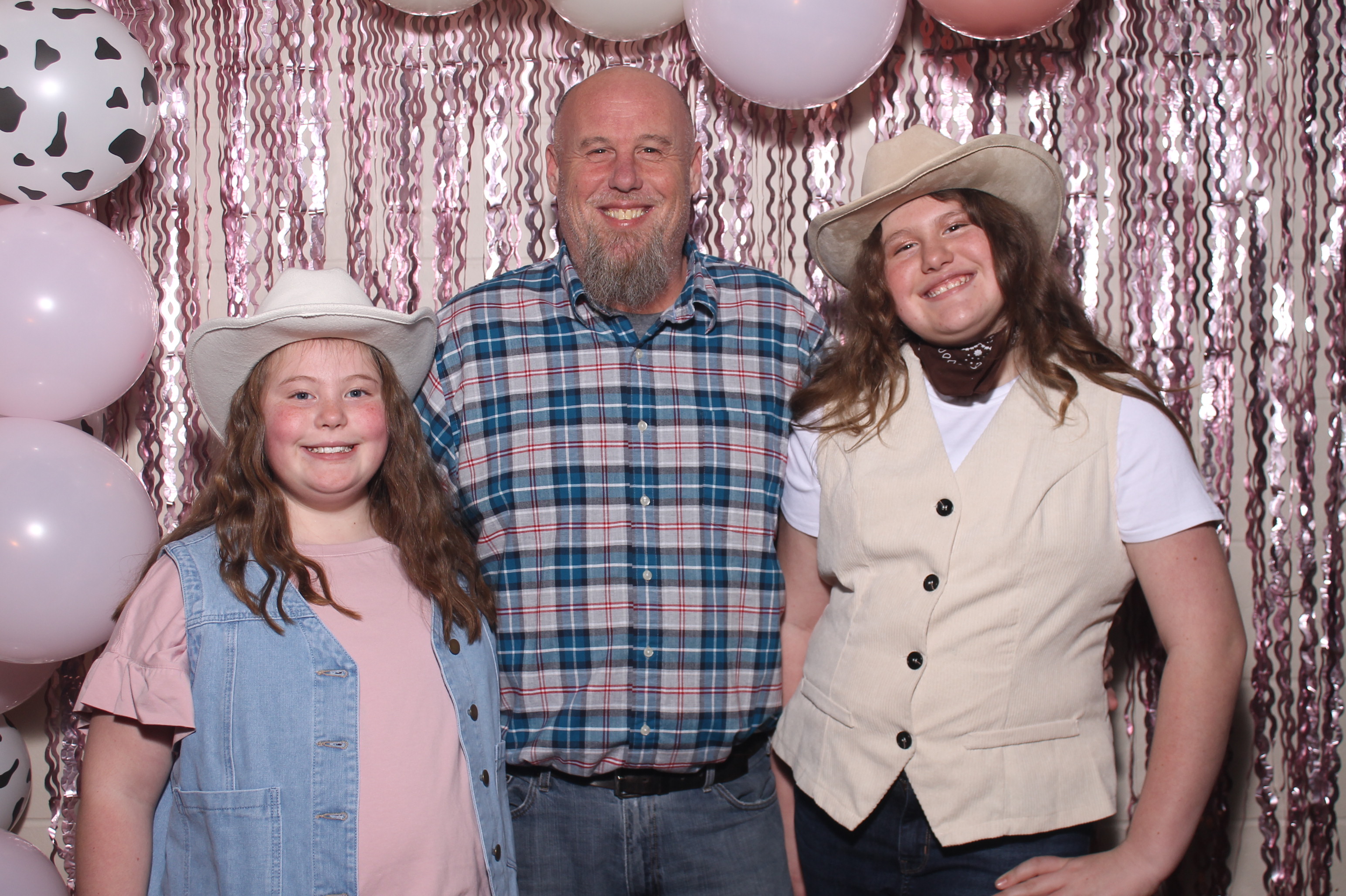 Queen of Peace Father Daughter Dance | View more photos from the event at gallery.photoboothcincy.com/u/PhotoBoothCincy/Queen-of-Peace-Father-Daughter-Dance