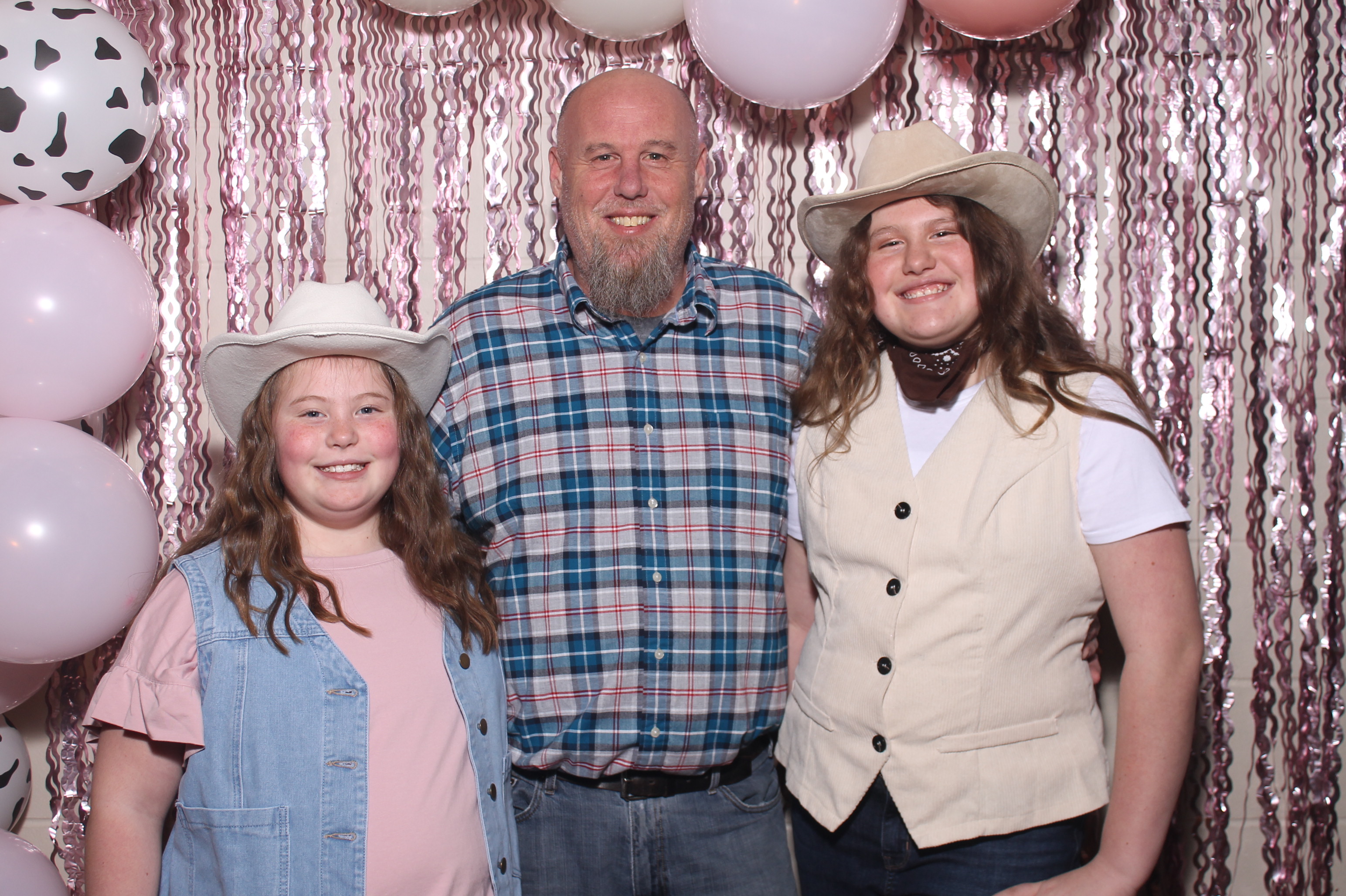 Queen of Peace Father Daughter Dance | View more photos from the event at gallery.photoboothcincy.com/u/PhotoBoothCincy/Queen-of-Peace-Father-Daughter-Dance