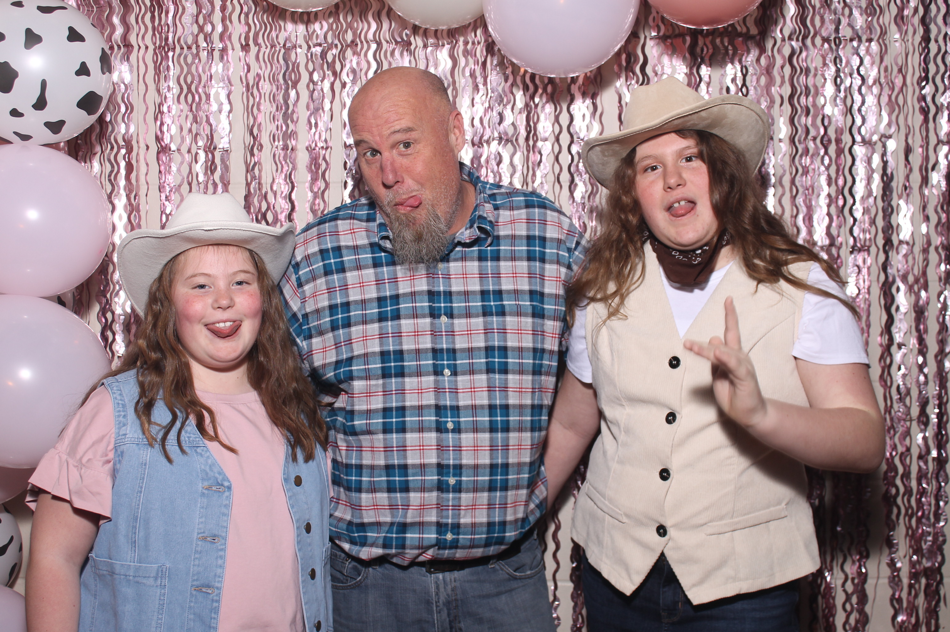 Queen of Peace Father Daughter Dance | View more photos from the event at gallery.photoboothcincy.com/u/PhotoBoothCincy/Queen-of-Peace-Father-Daughter-Dance