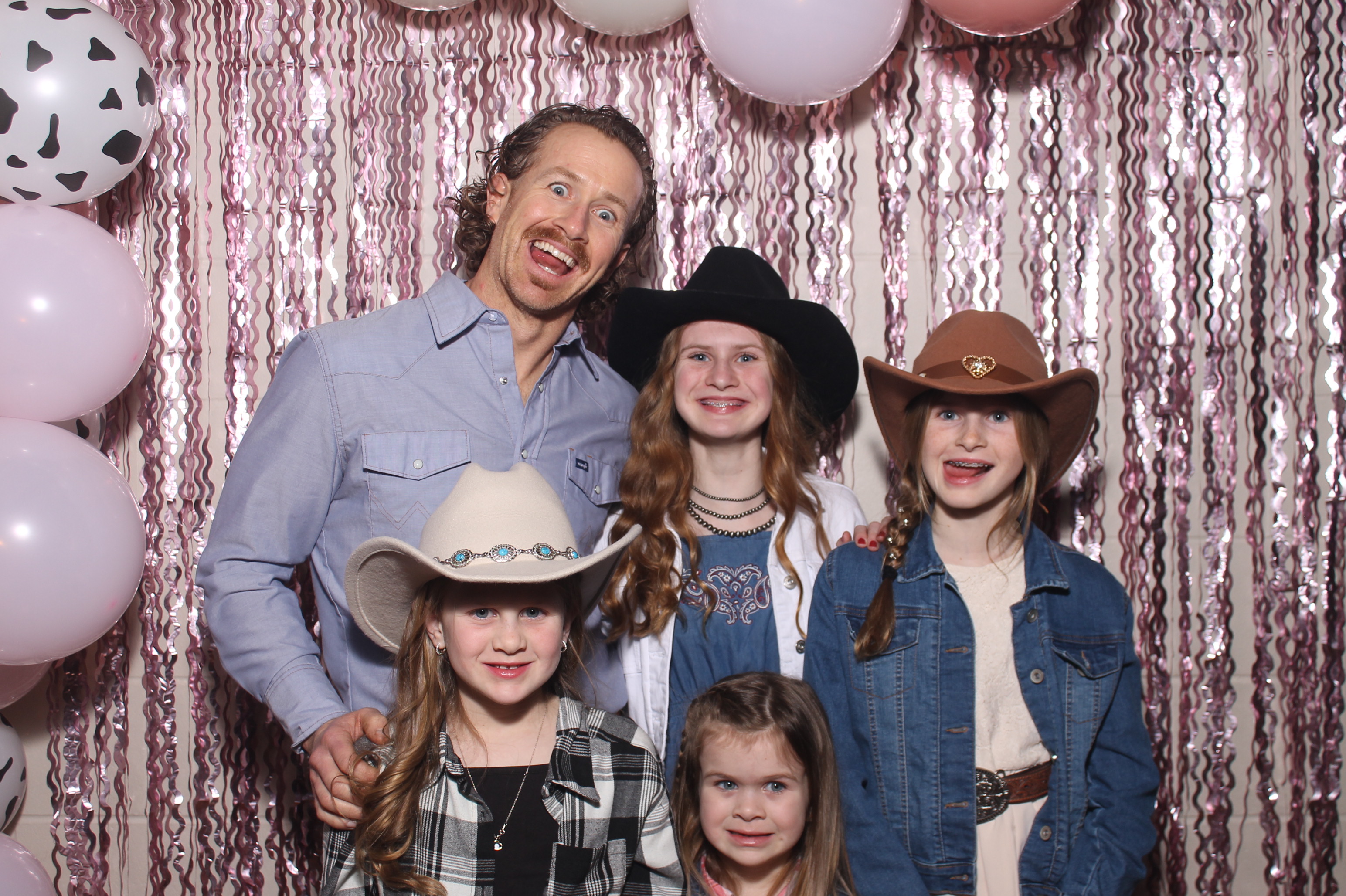 Queen of Peace Father Daughter Dance | View more photos from the event at gallery.photoboothcincy.com/u/PhotoBoothCincy/Queen-of-Peace-Father-Daughter-Dance