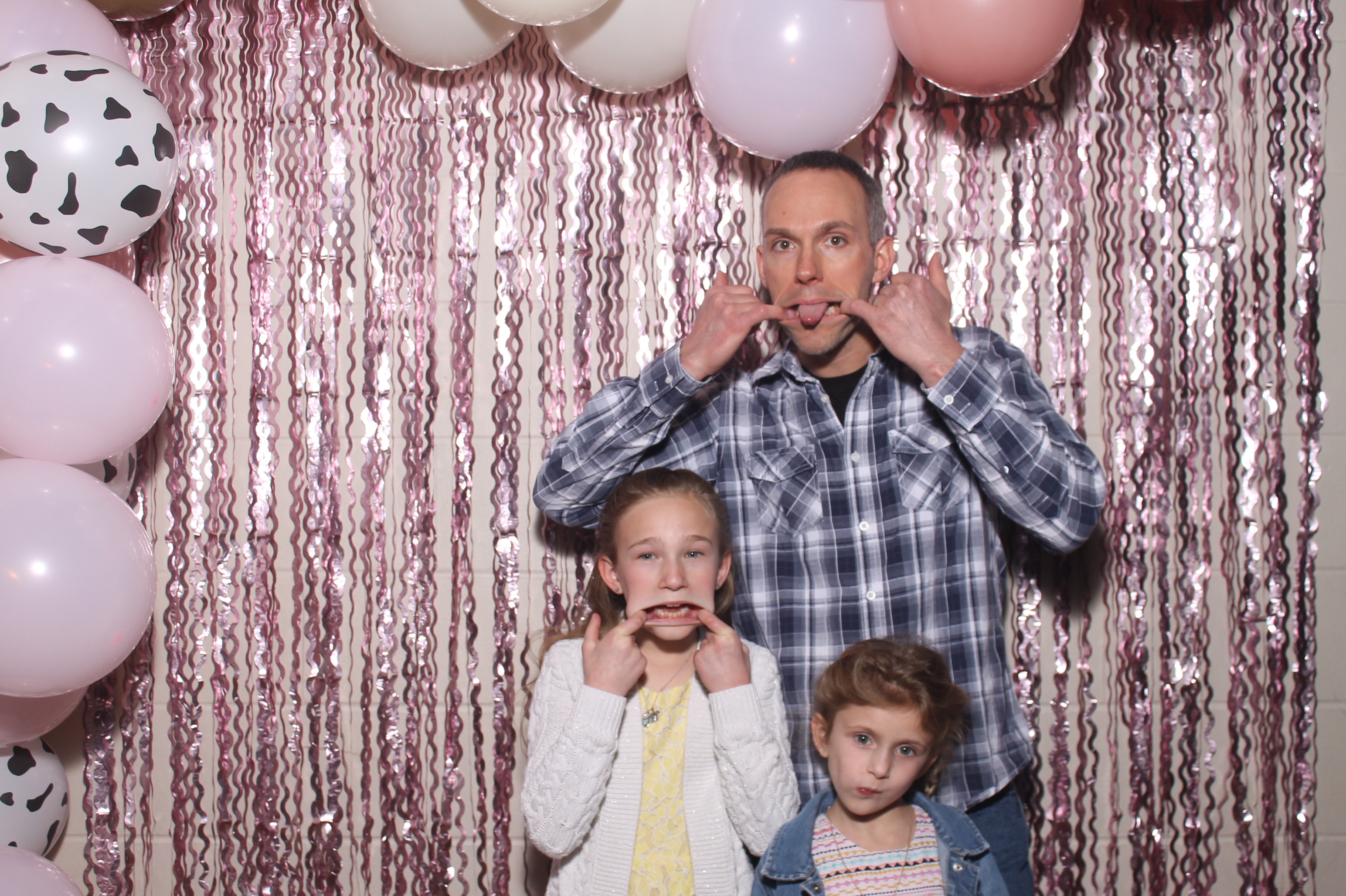Queen of Peace Father Daughter Dance | View more photos from the event at gallery.photoboothcincy.com/u/PhotoBoothCincy/Queen-of-Peace-Father-Daughter-Dance