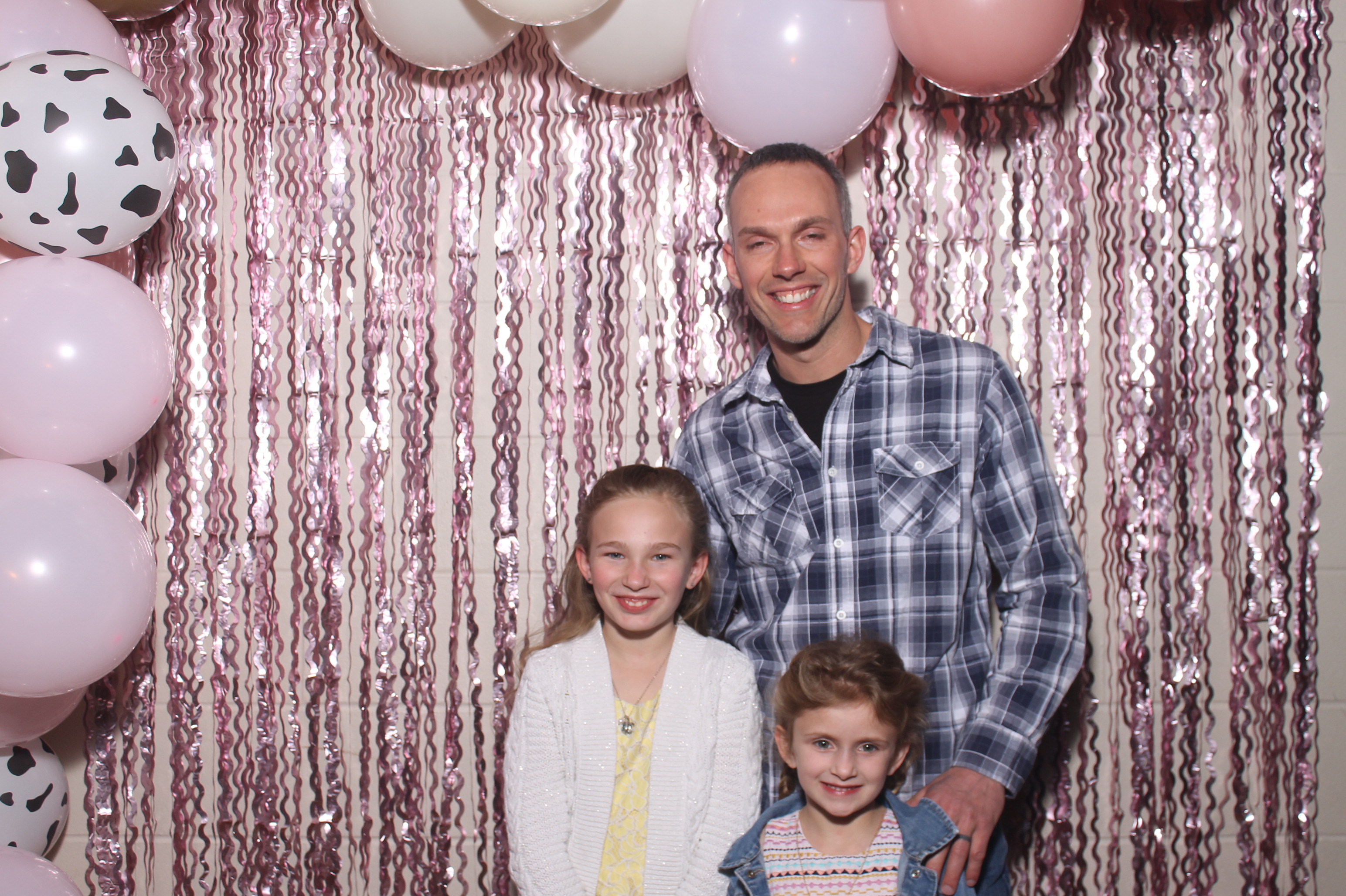 Queen of Peace Father Daughter Dance | View more photos from the event at gallery.photoboothcincy.com/u/PhotoBoothCincy/Queen-of-Peace-Father-Daughter-Dance