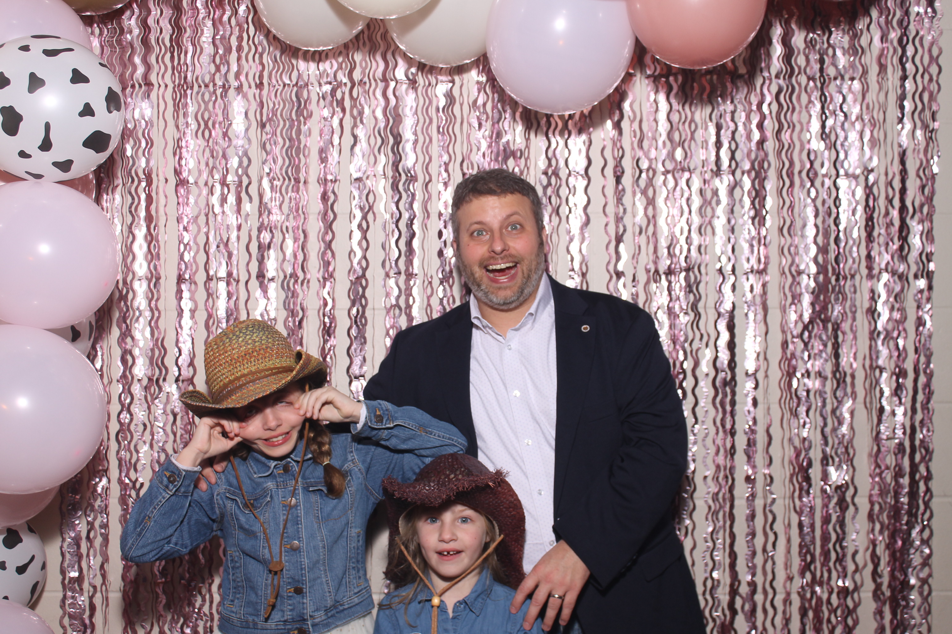 Queen of Peace Father Daughter Dance | View more photos from the event at gallery.photoboothcincy.com/u/PhotoBoothCincy/Queen-of-Peace-Father-Daughter-Dance