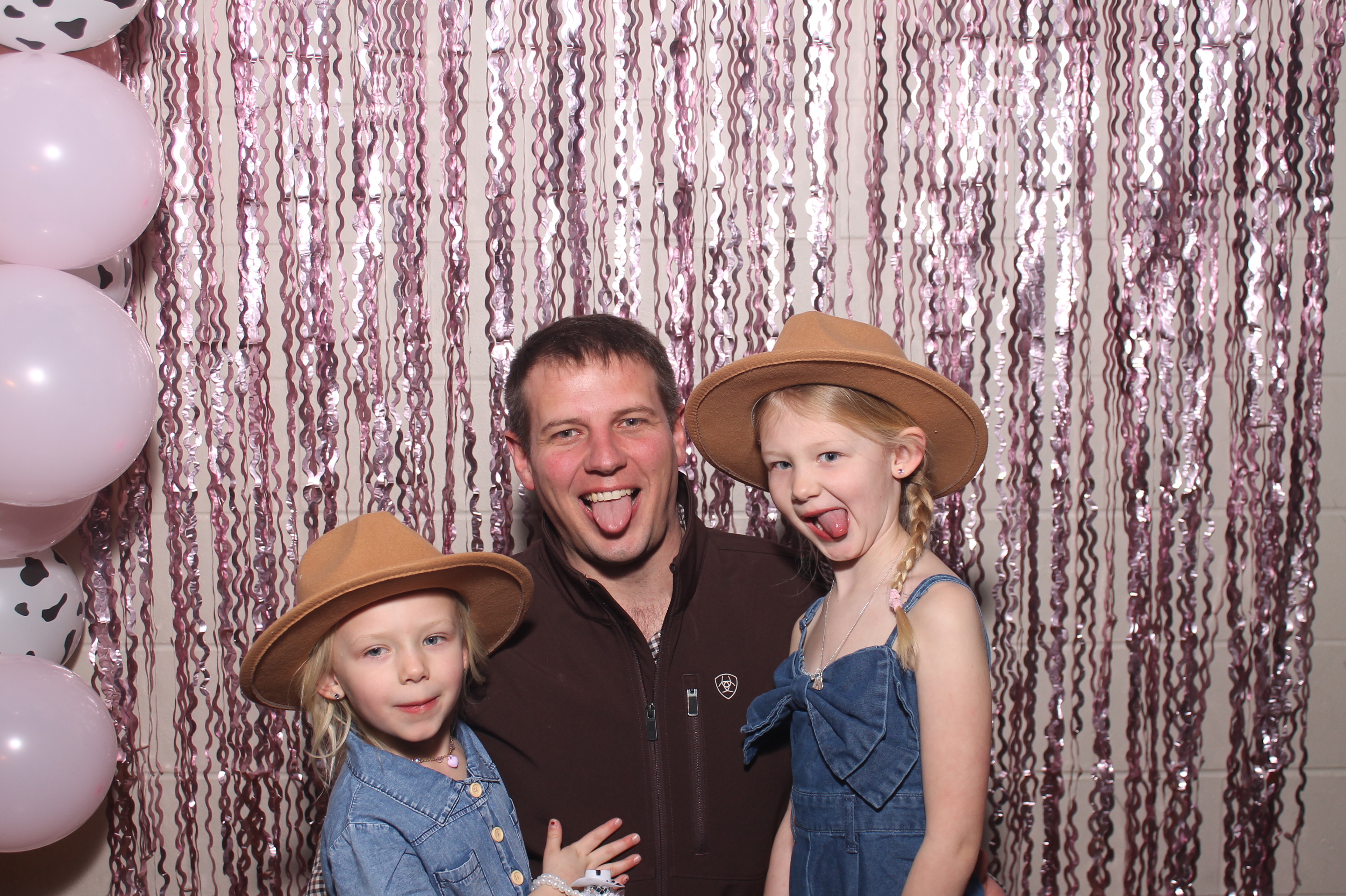 Queen of Peace Father Daughter Dance | View more photos from the event at gallery.photoboothcincy.com/u/PhotoBoothCincy/Queen-of-Peace-Father-Daughter-Dance