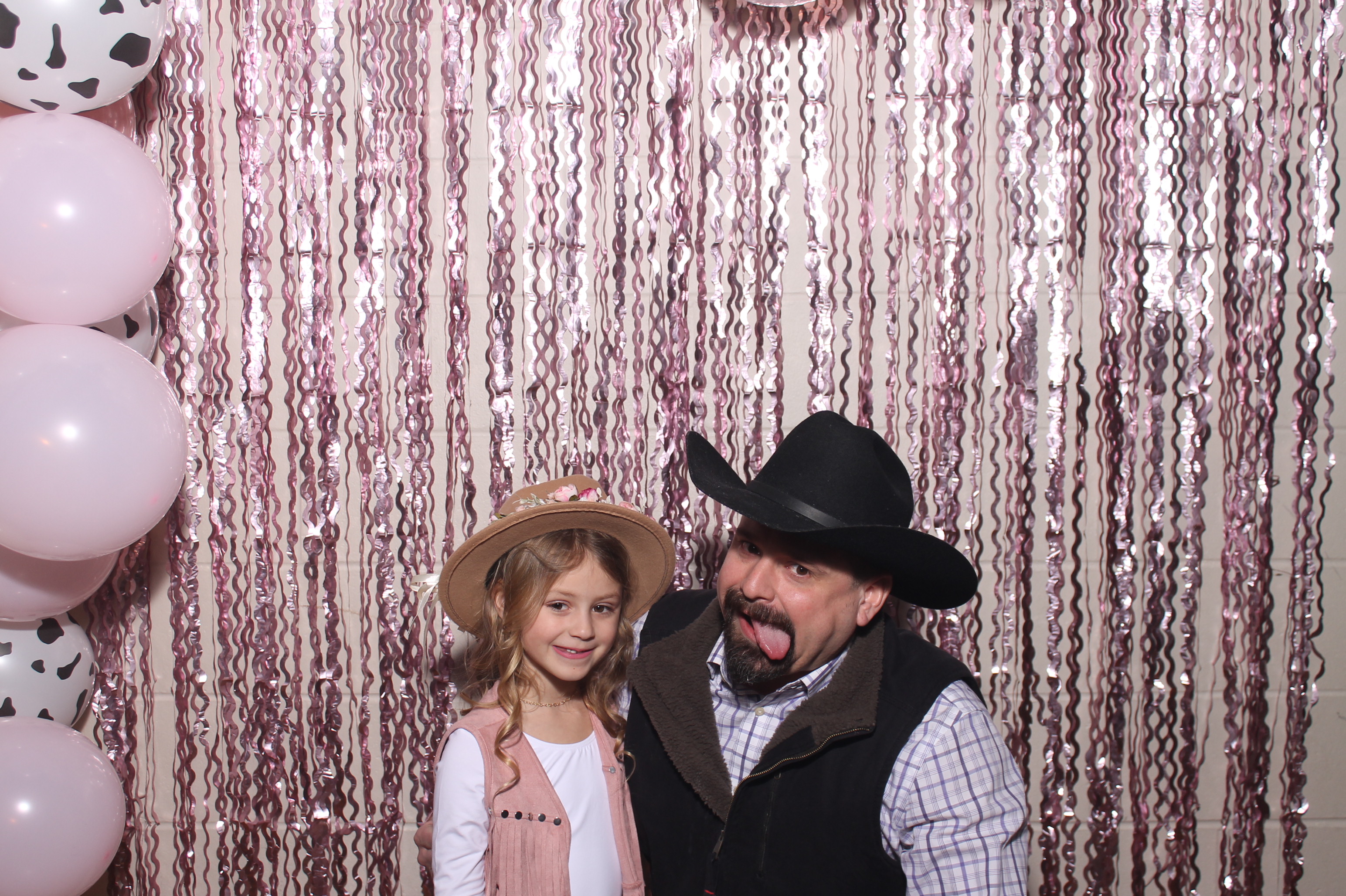 Queen of Peace Father Daughter Dance | View more photos from the event at gallery.photoboothcincy.com/u/PhotoBoothCincy/Queen-of-Peace-Father-Daughter-Dance