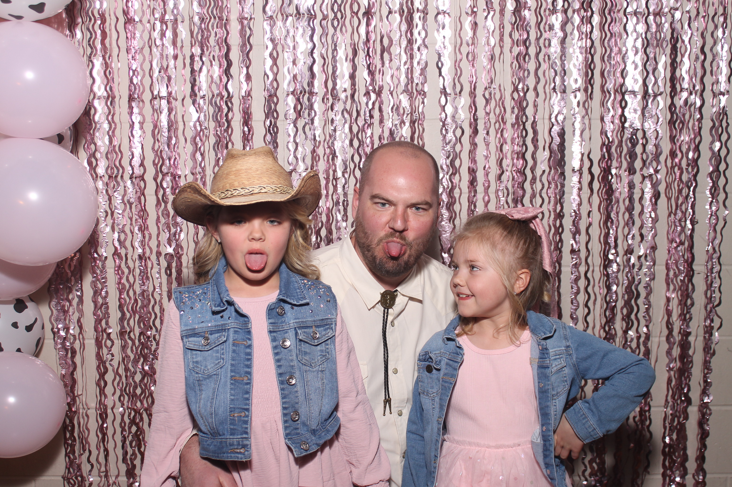Queen of Peace Father Daughter Dance | View more photos from the event at gallery.photoboothcincy.com/u/PhotoBoothCincy/Queen-of-Peace-Father-Daughter-Dance