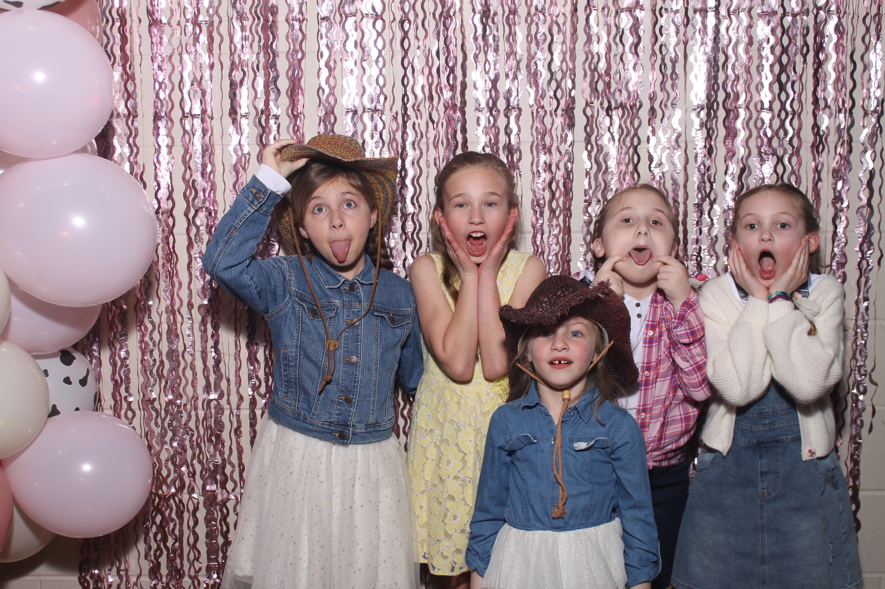 Queen of Peace Father Daughter Dance | View more photos from the event at gallery.photoboothcincy.com/u/PhotoBoothCincy/Queen-of-Peace-Father-Daughter-Dance