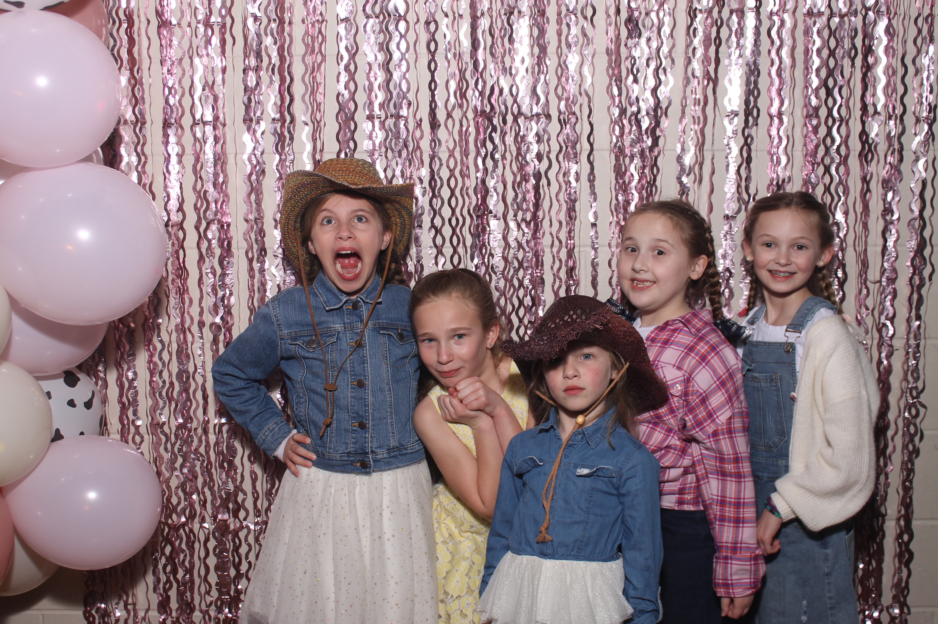 Queen of Peace Father Daughter Dance | View more photos from the event at gallery.photoboothcincy.com/u/PhotoBoothCincy/Queen-of-Peace-Father-Daughter-Dance