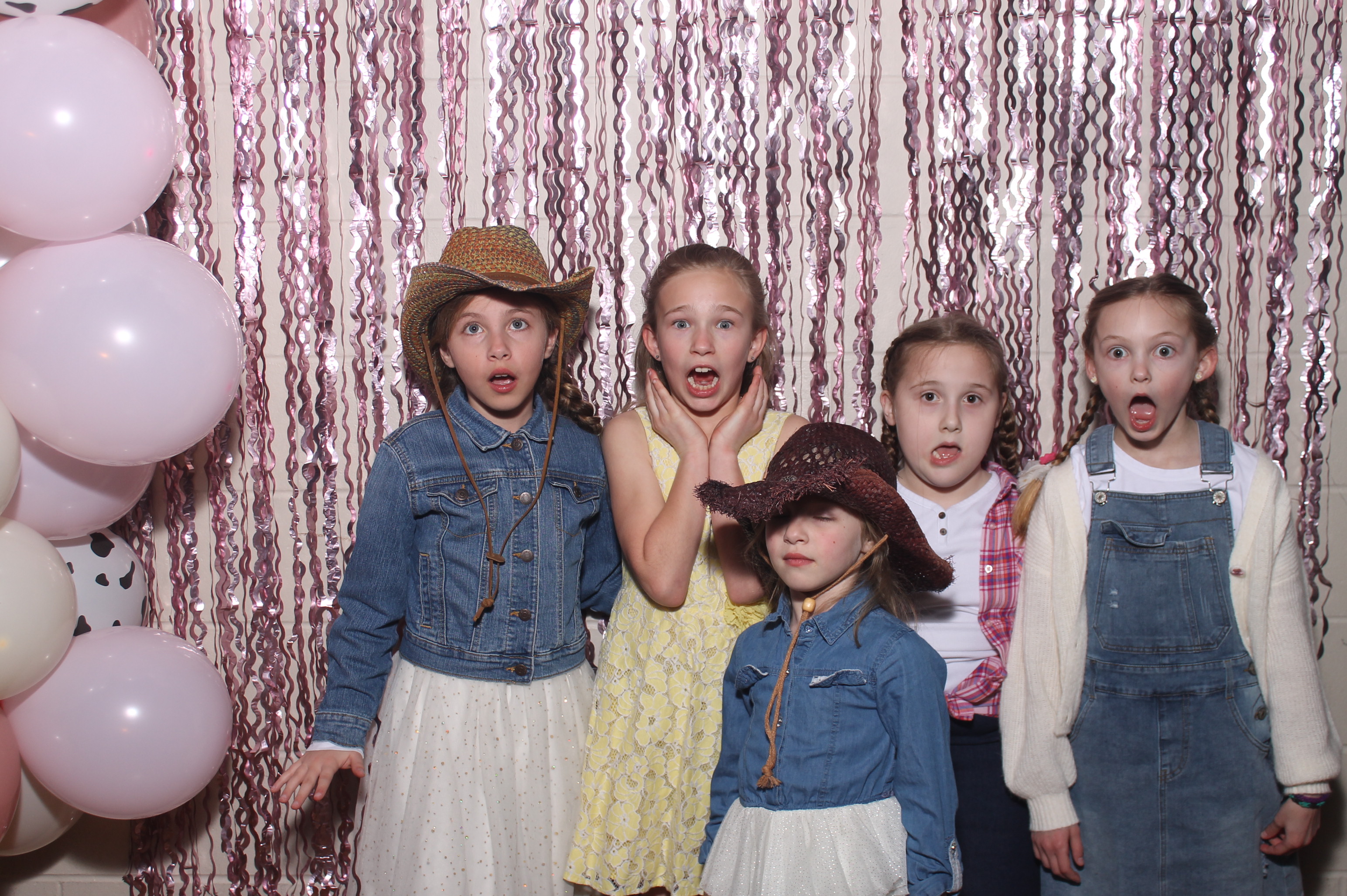 Queen of Peace Father Daughter Dance | View more photos from the event at gallery.photoboothcincy.com/u/PhotoBoothCincy/Queen-of-Peace-Father-Daughter-Dance