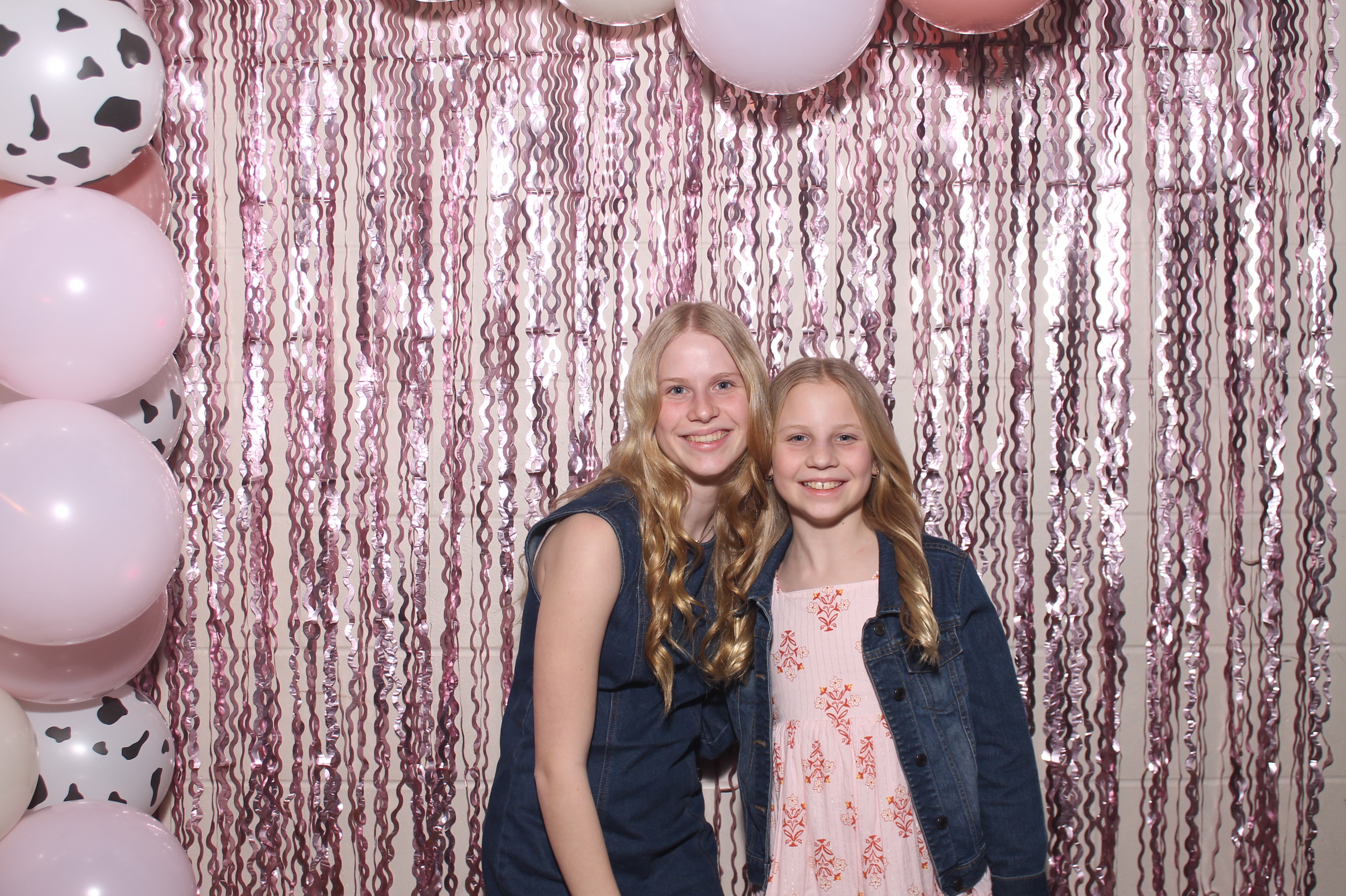 Queen of Peace Father Daughter Dance | View more photos from the event at gallery.photoboothcincy.com/u/PhotoBoothCincy/Queen-of-Peace-Father-Daughter-Dance