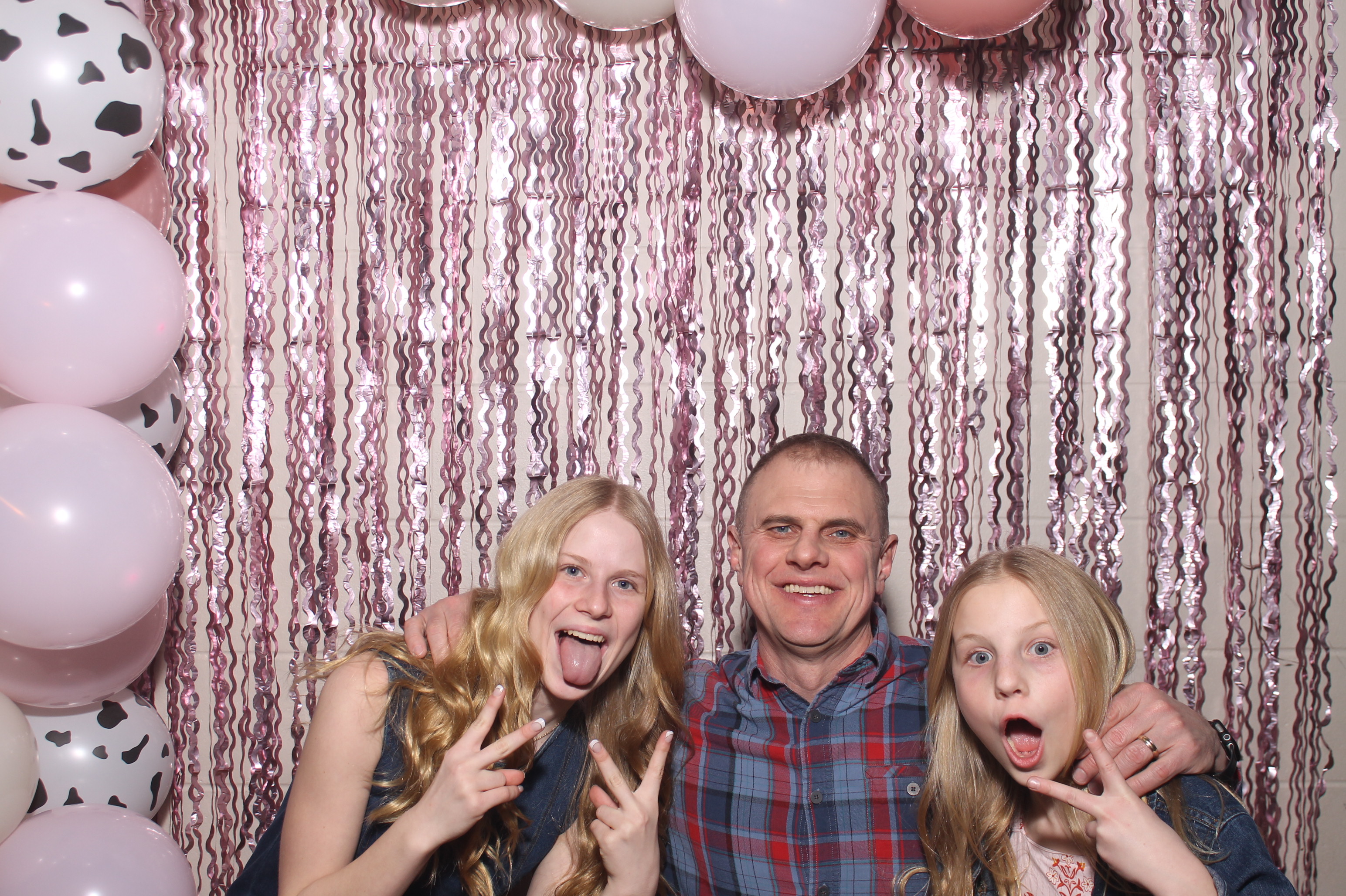 Queen of Peace Father Daughter Dance | View more photos from the event at gallery.photoboothcincy.com/u/PhotoBoothCincy/Queen-of-Peace-Father-Daughter-Dance