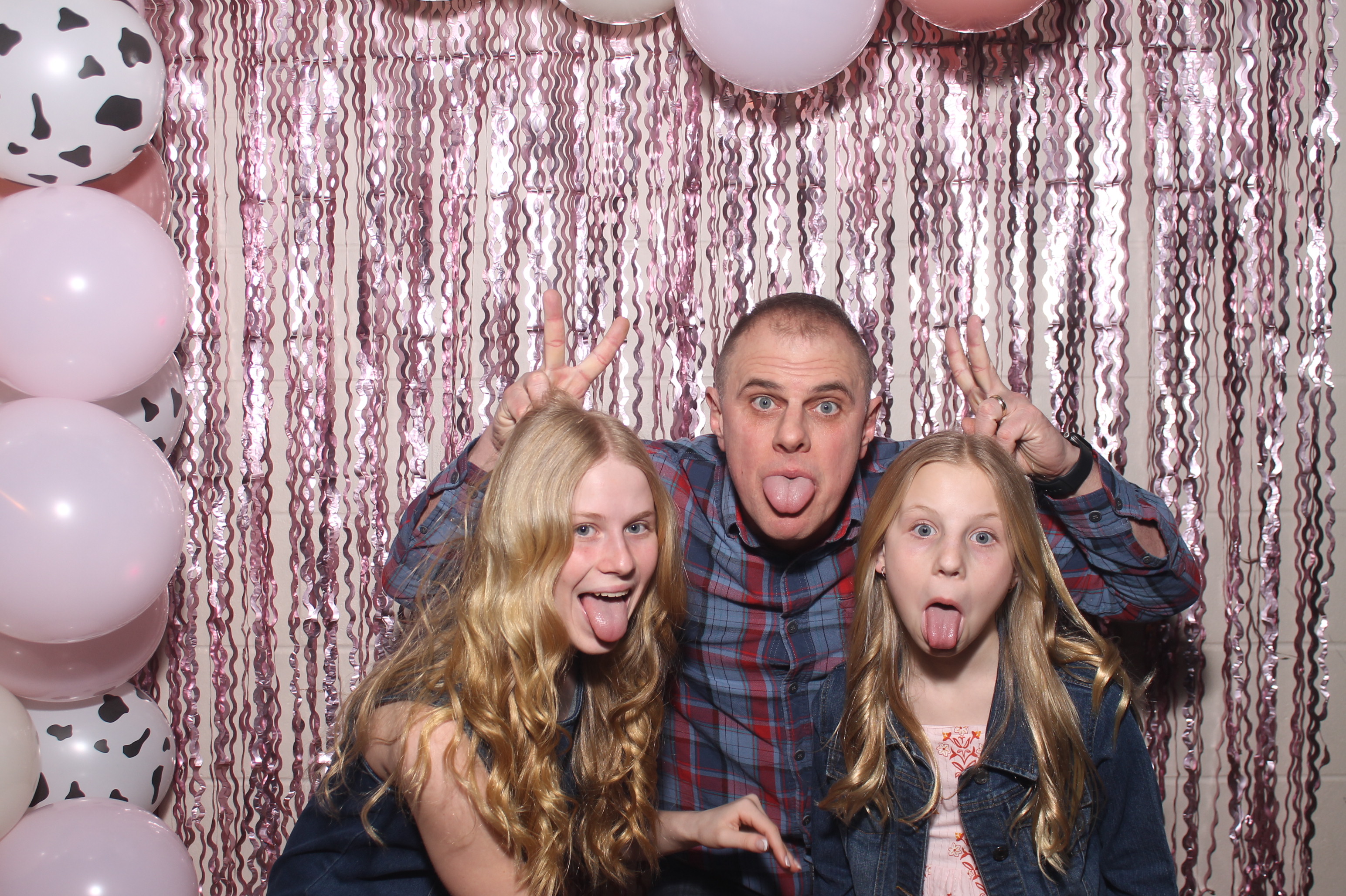 Queen of Peace Father Daughter Dance | View more photos from the event at gallery.photoboothcincy.com/u/PhotoBoothCincy/Queen-of-Peace-Father-Daughter-Dance