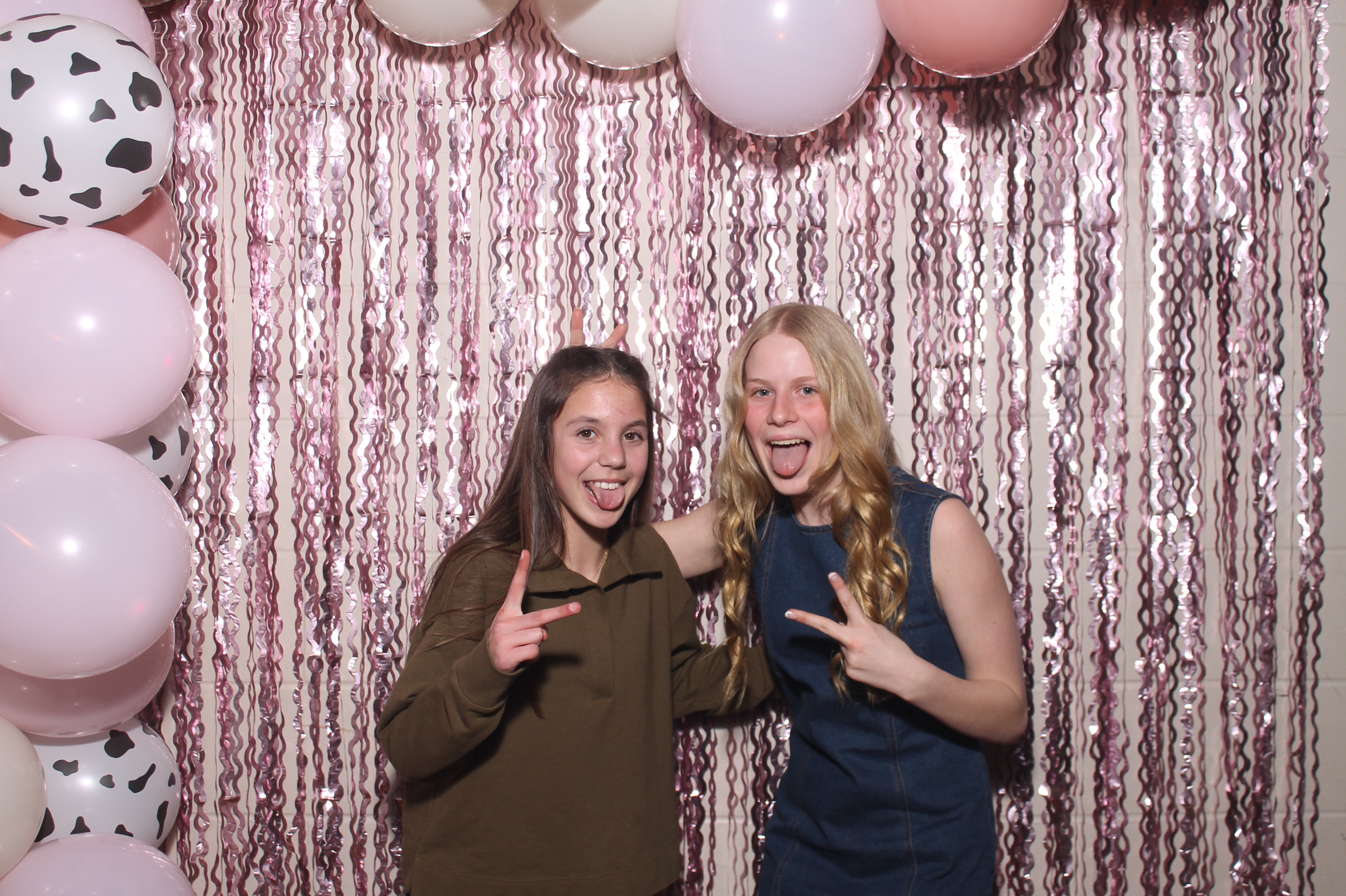 Queen of Peace Father Daughter Dance | View more photos from the event at gallery.photoboothcincy.com/u/PhotoBoothCincy/Queen-of-Peace-Father-Daughter-Dance