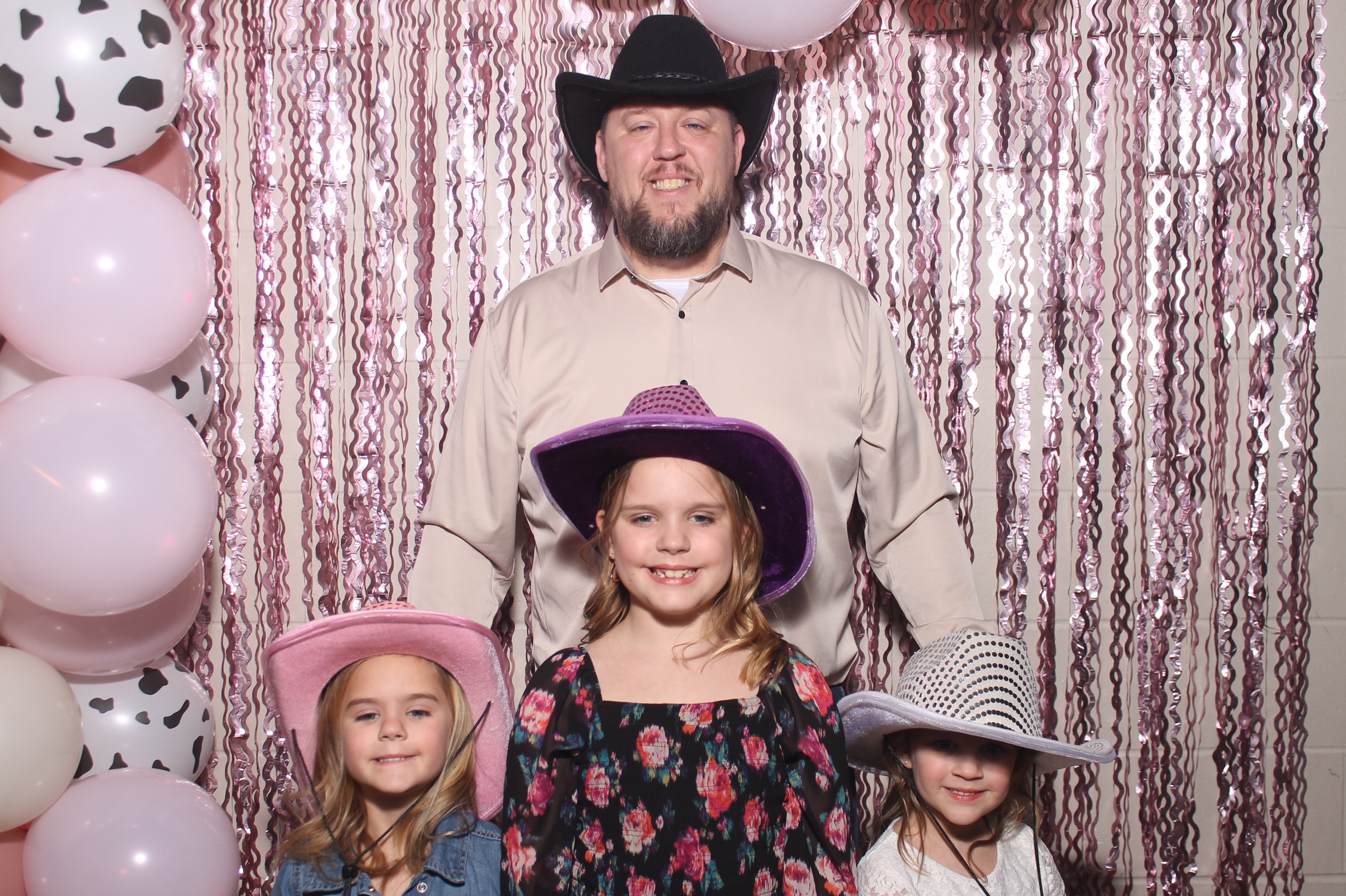 Queen of Peace Father Daughter Dance | View more photos from the event at gallery.photoboothcincy.com/u/PhotoBoothCincy/Queen-of-Peace-Father-Daughter-Dance