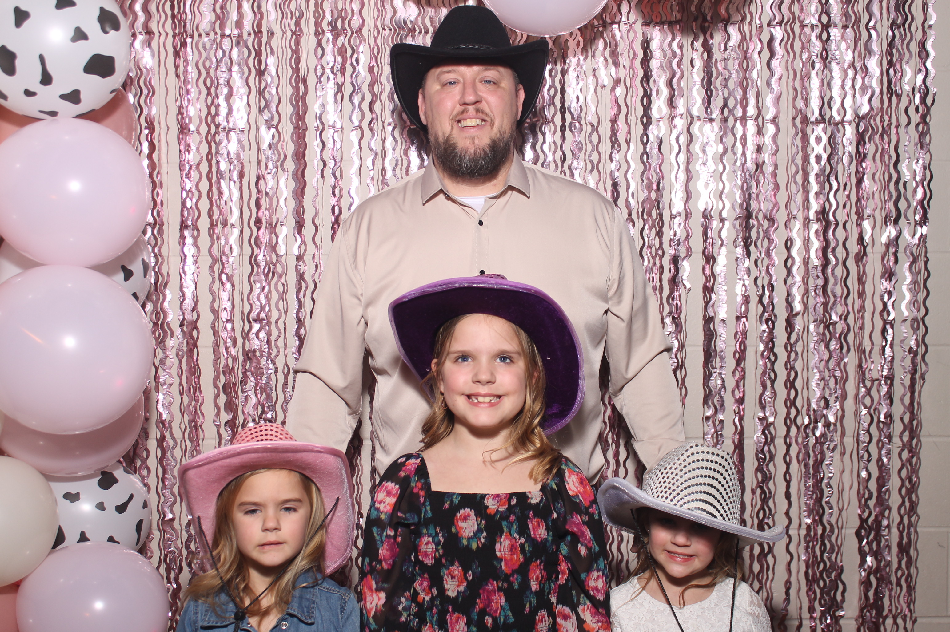 Queen of Peace Father Daughter Dance | View more photos from the event at gallery.photoboothcincy.com/u/PhotoBoothCincy/Queen-of-Peace-Father-Daughter-Dance