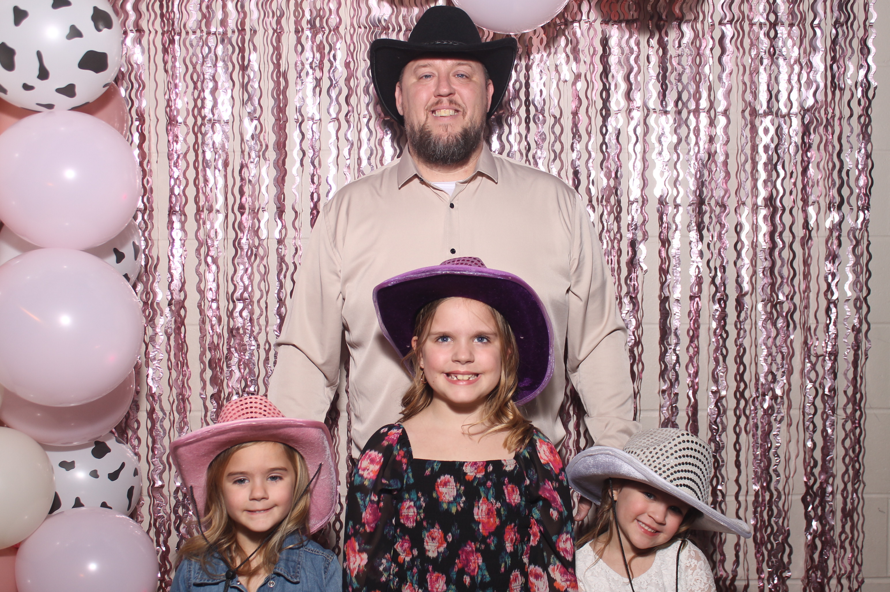 Queen of Peace Father Daughter Dance | View more photos from the event at gallery.photoboothcincy.com/u/PhotoBoothCincy/Queen-of-Peace-Father-Daughter-Dance
