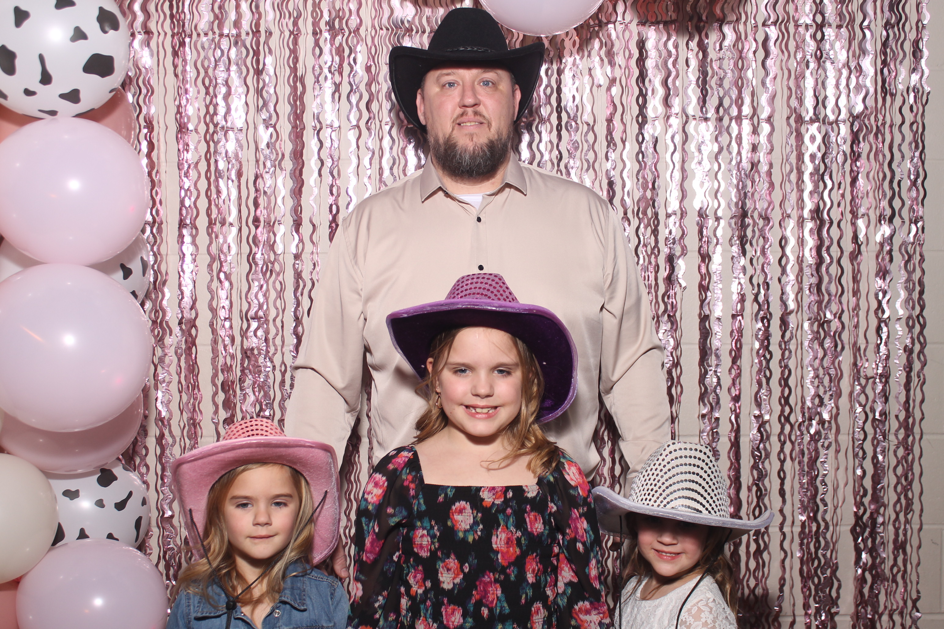 Queen of Peace Father Daughter Dance | View more photos from the event at gallery.photoboothcincy.com/u/PhotoBoothCincy/Queen-of-Peace-Father-Daughter-Dance
