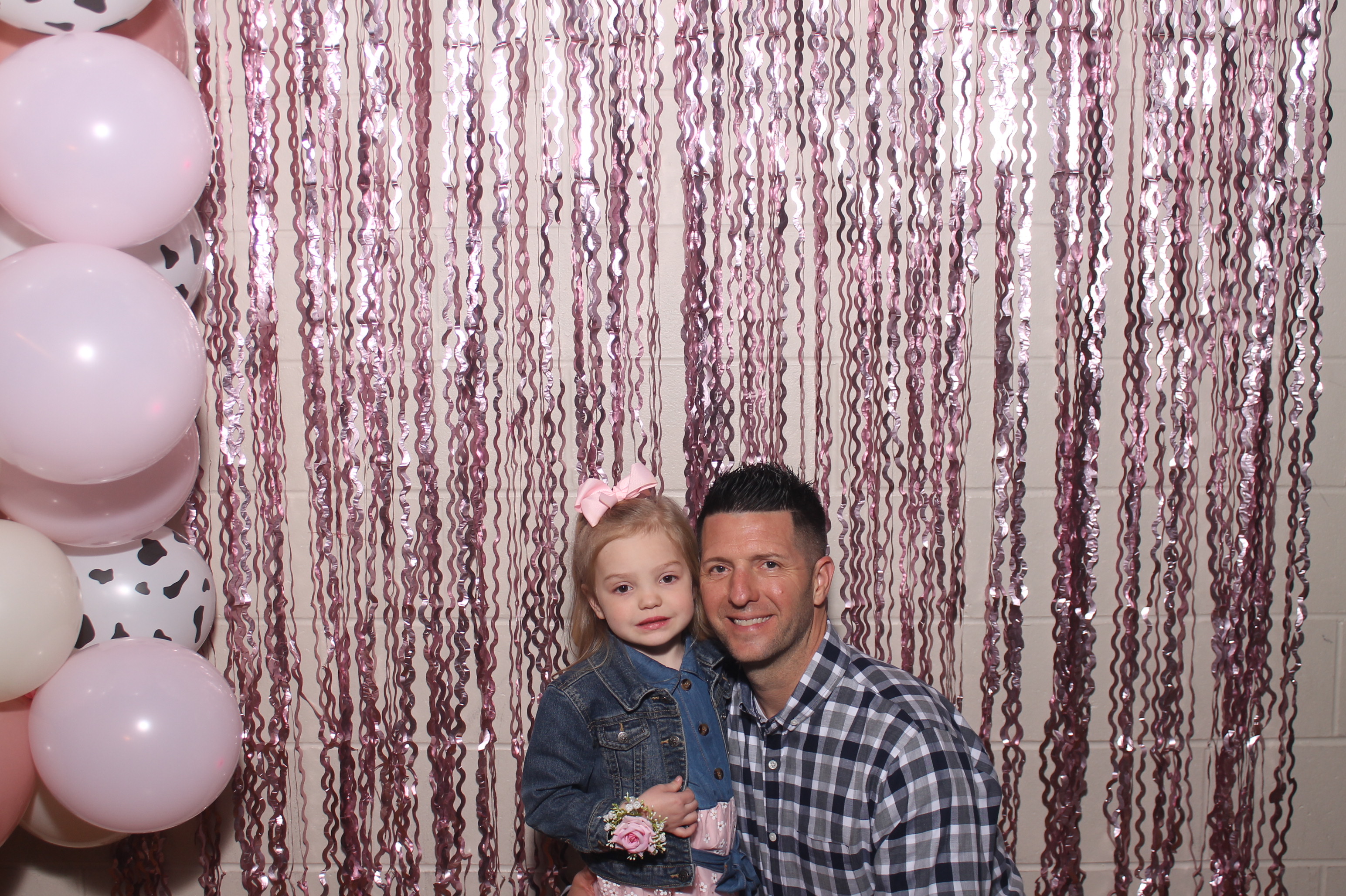 Queen of Peace Father Daughter Dance | View more photos from the event at gallery.photoboothcincy.com/u/PhotoBoothCincy/Queen-of-Peace-Father-Daughter-Dance