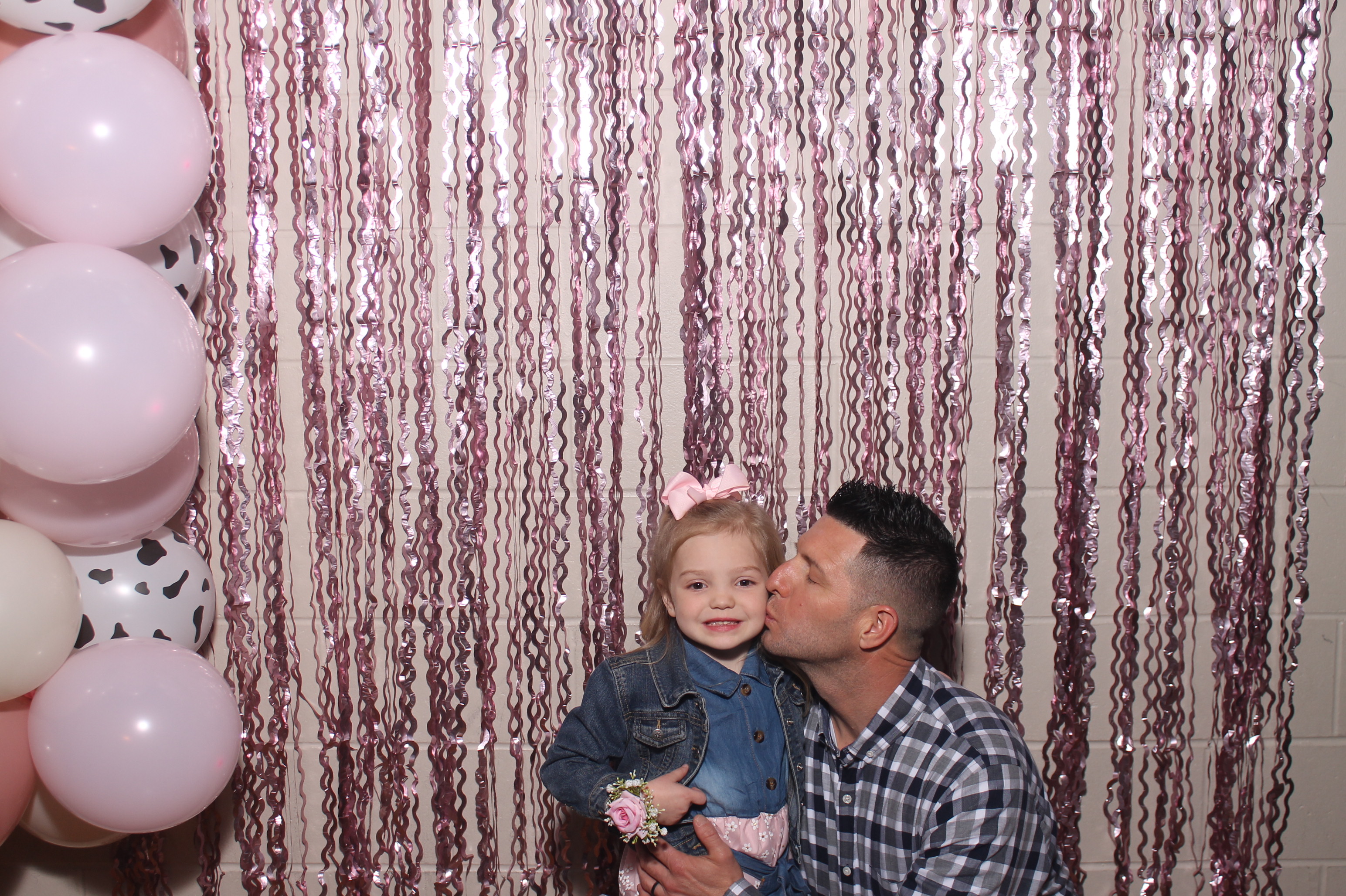 Queen of Peace Father Daughter Dance | View more photos from the event at gallery.photoboothcincy.com/u/PhotoBoothCincy/Queen-of-Peace-Father-Daughter-Dance