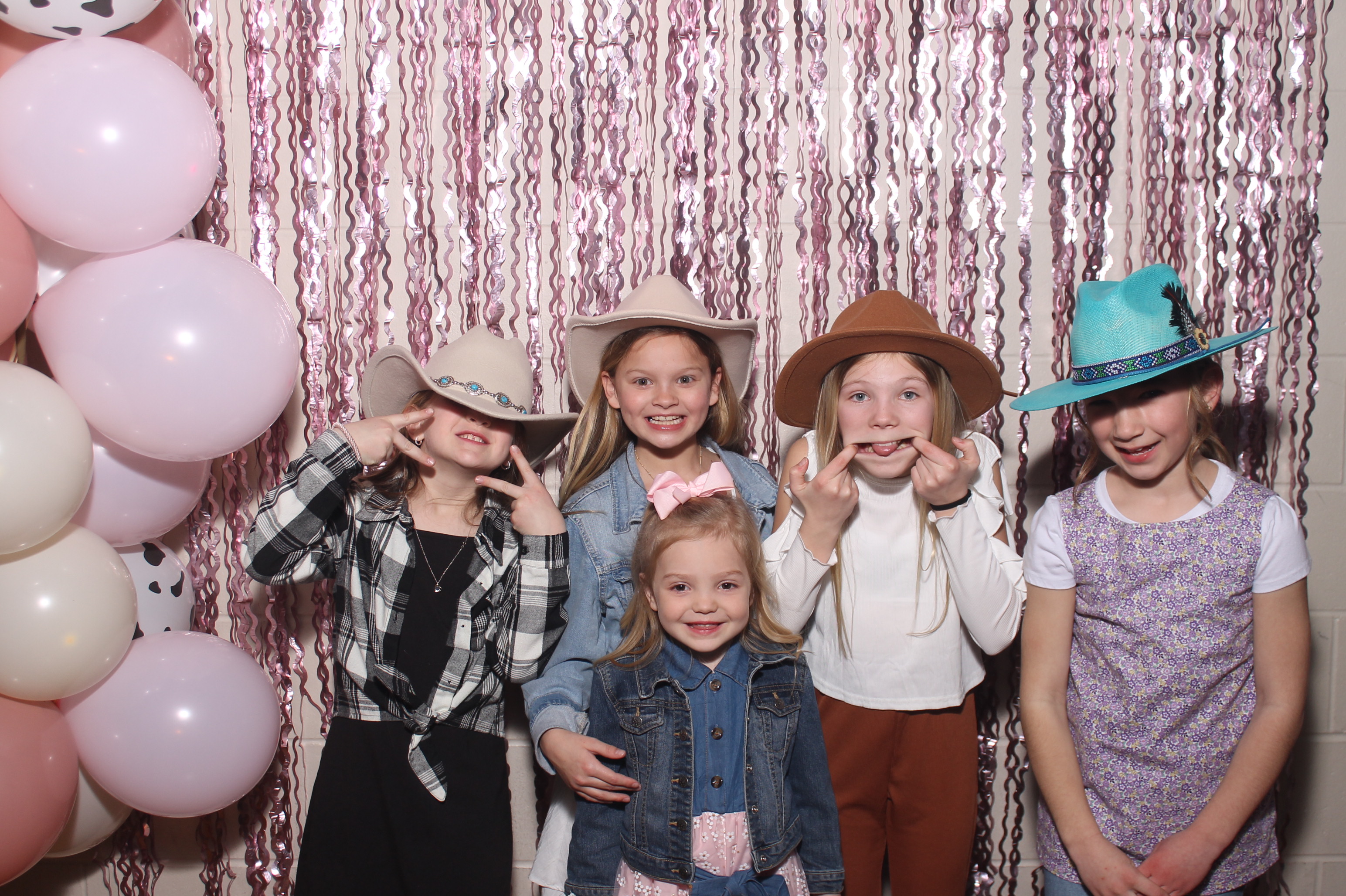 Queen of Peace Father Daughter Dance | View more photos from the event at gallery.photoboothcincy.com/u/PhotoBoothCincy/Queen-of-Peace-Father-Daughter-Dance