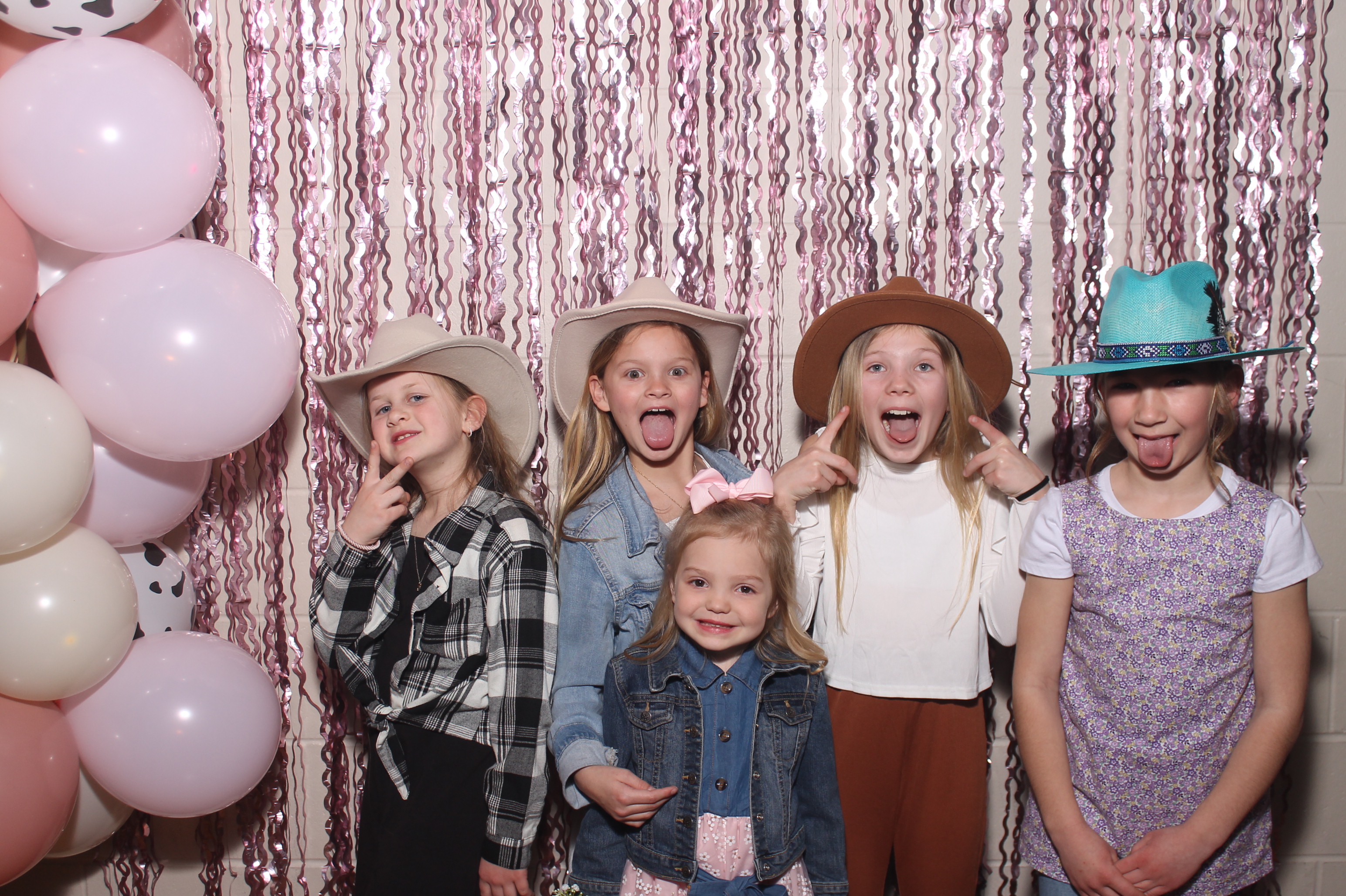Queen of Peace Father Daughter Dance | View more photos from the event at gallery.photoboothcincy.com/u/PhotoBoothCincy/Queen-of-Peace-Father-Daughter-Dance