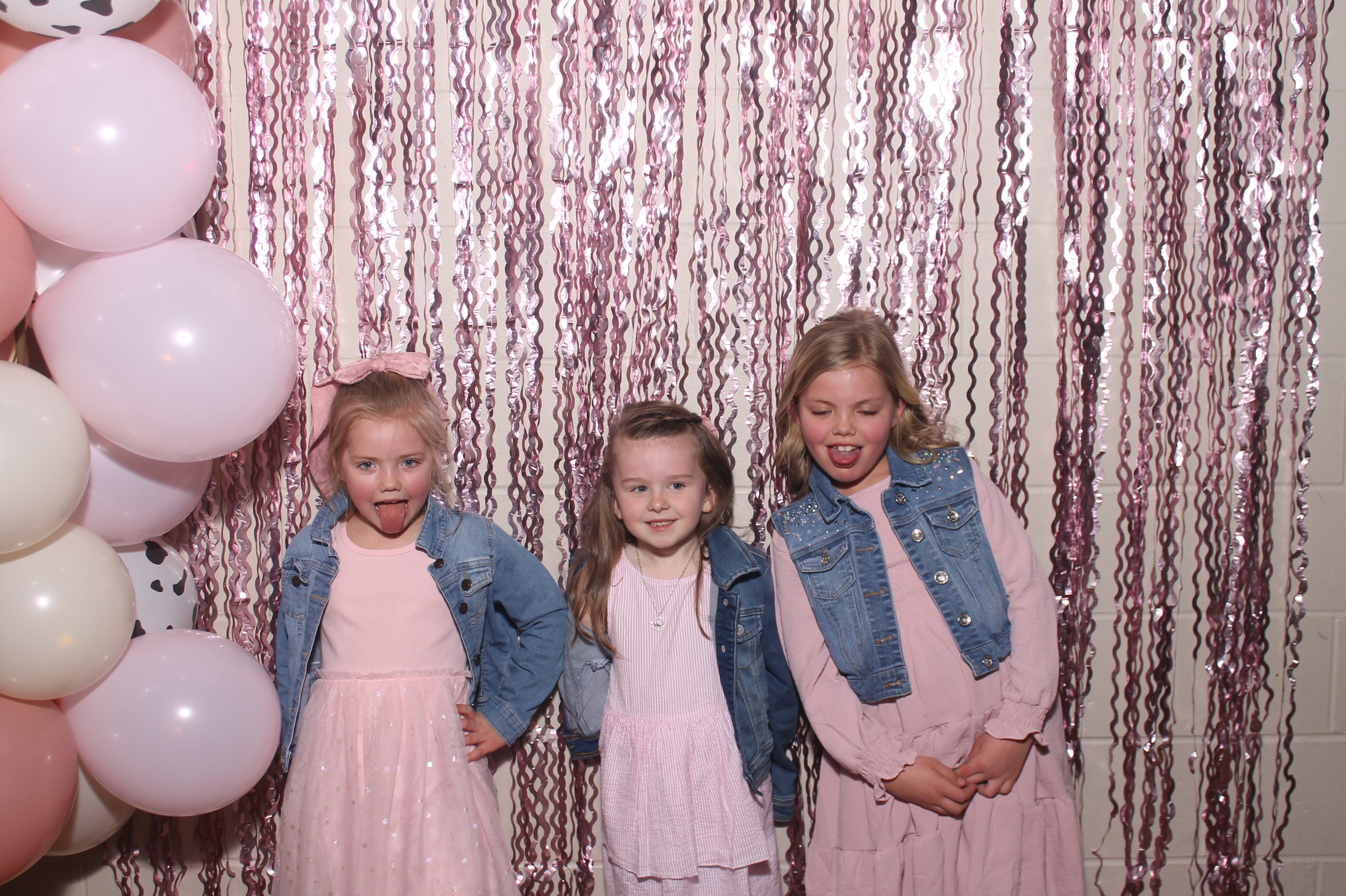 Queen of Peace Father Daughter Dance | View more photos from the event at gallery.photoboothcincy.com/u/PhotoBoothCincy/Queen-of-Peace-Father-Daughter-Dance